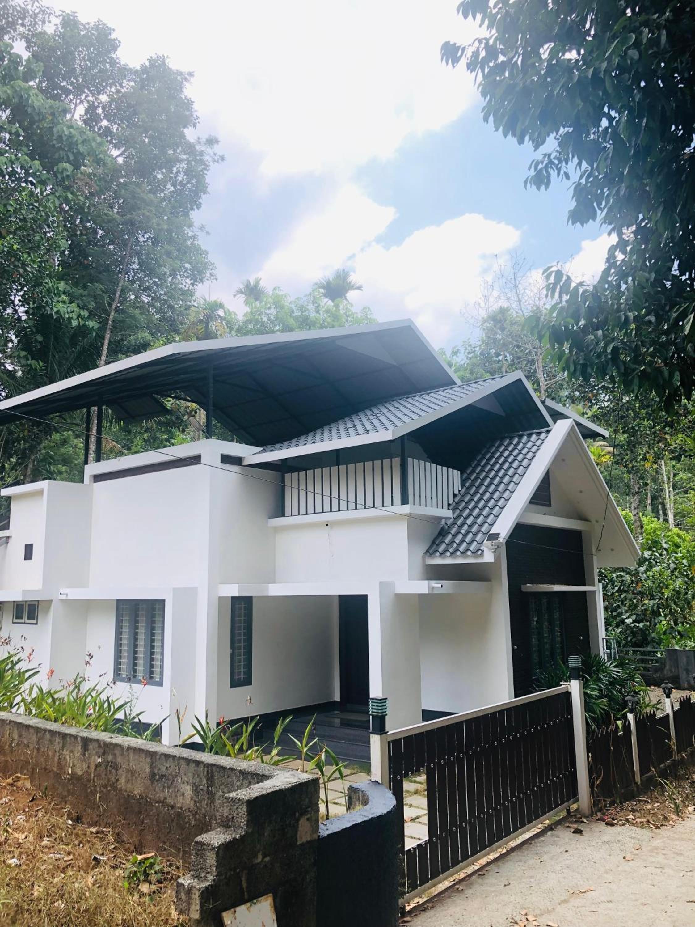 VARENYA 3BHK MUNNAR