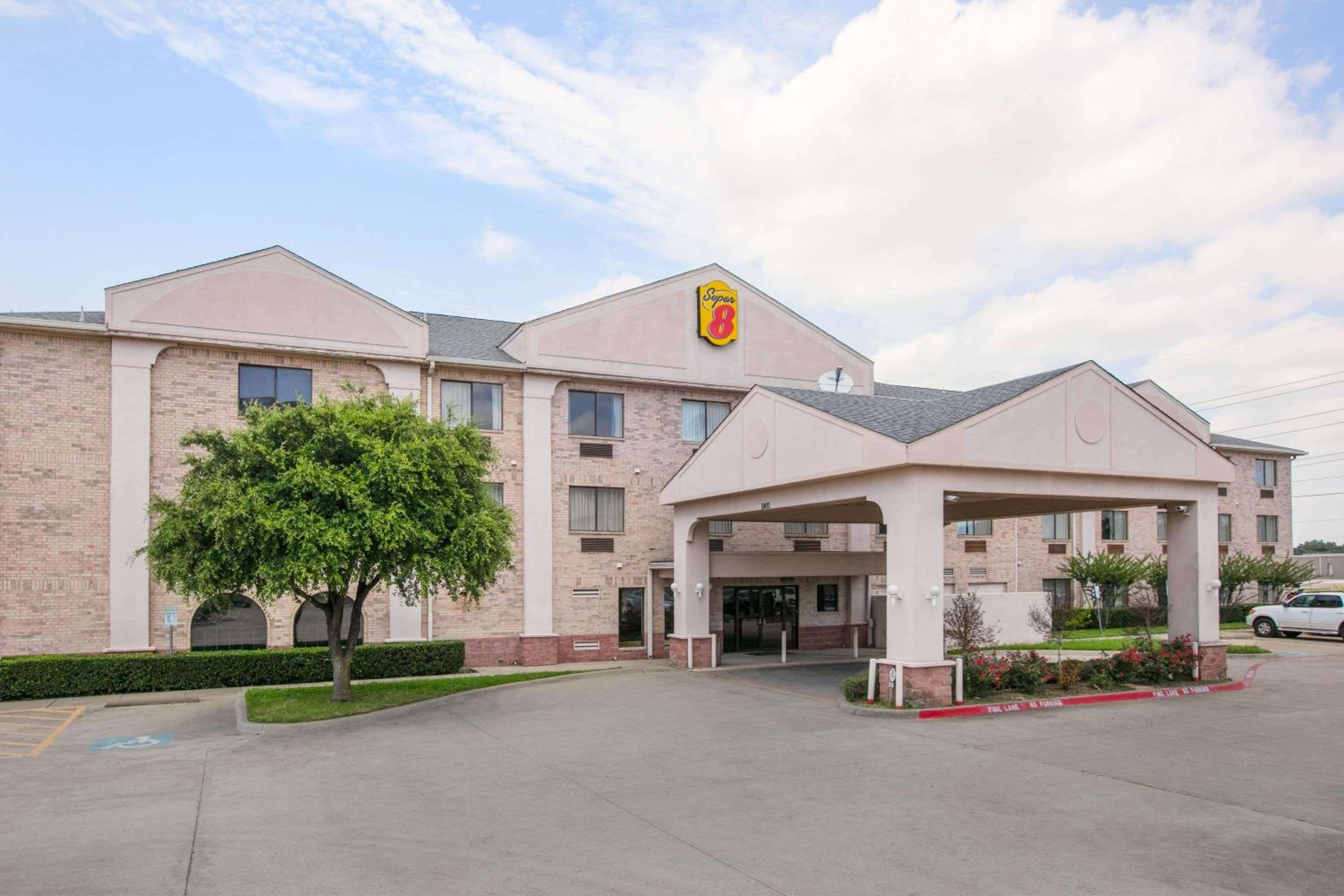Dallas / Fort Worth Vacations - Super 8 by Wyndham Garland North Dallas Area - Property Image 1