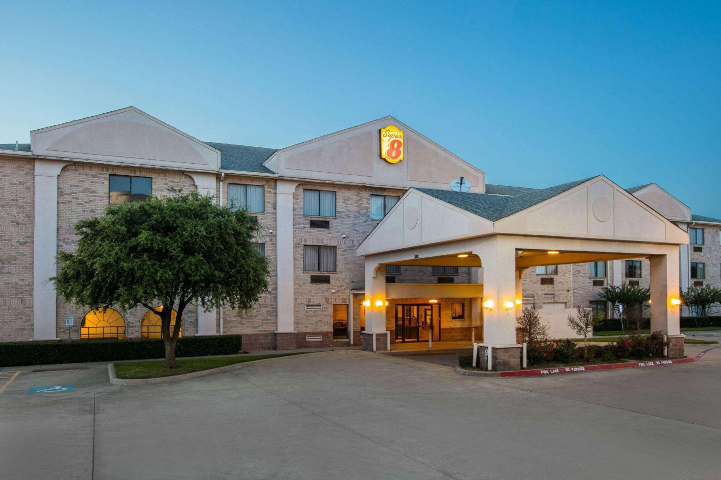 Super 8 by Wyndham Garland North Dallas Area - Property Image 7