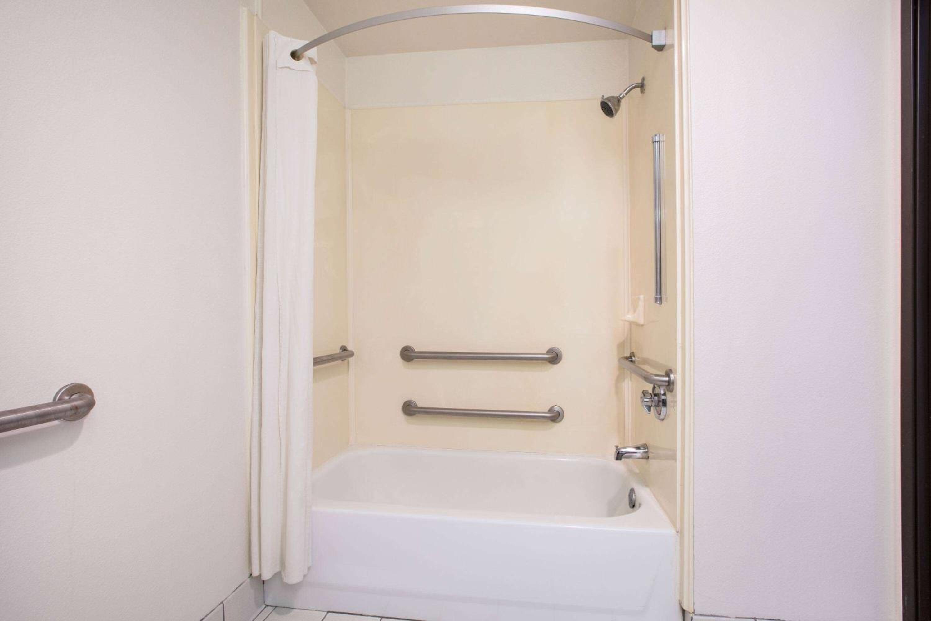 Super 8 by Wyndham Garland North Dallas Area - Property Image 9