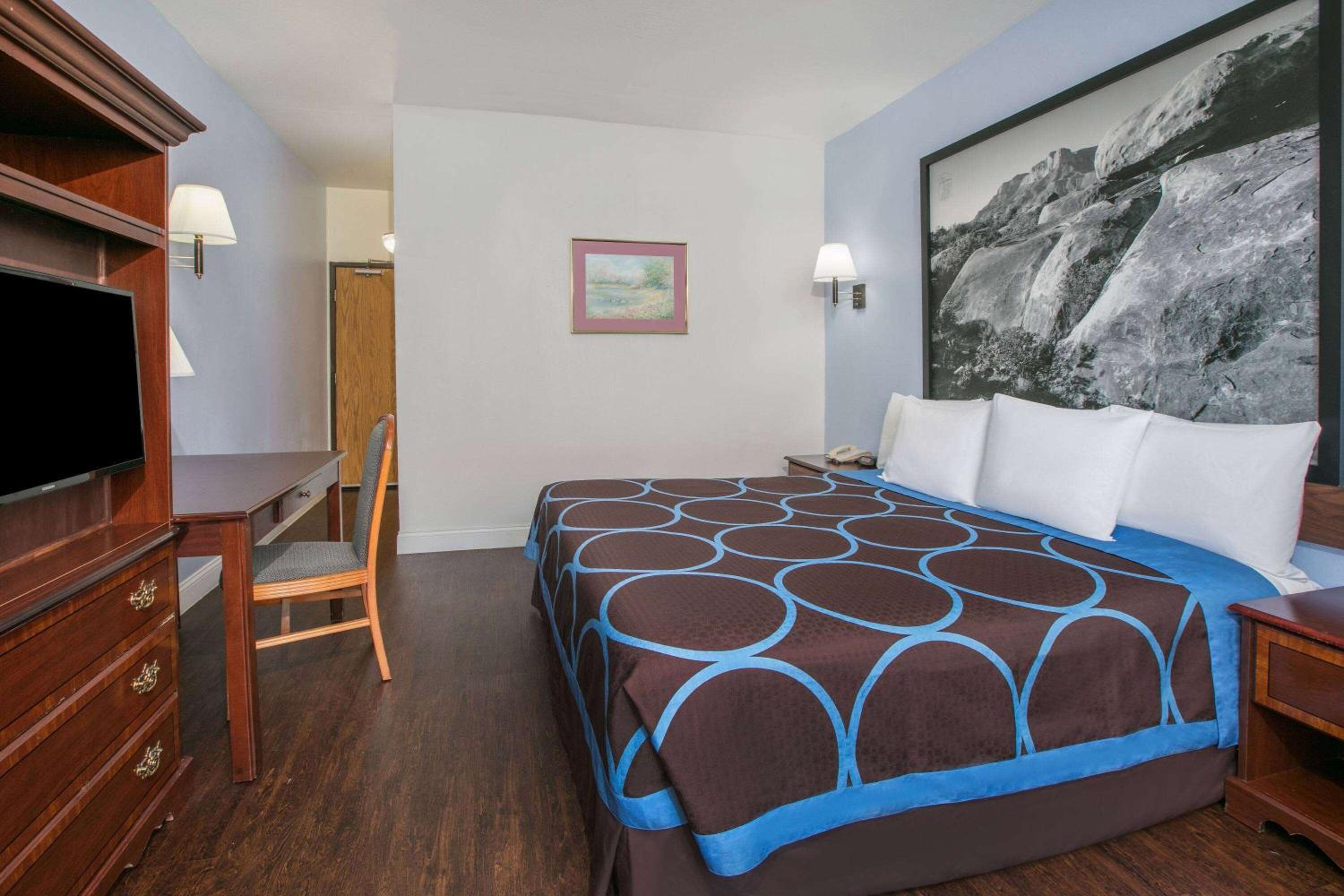Super 8 by Wyndham Garland North Dallas Area - Property Image 10