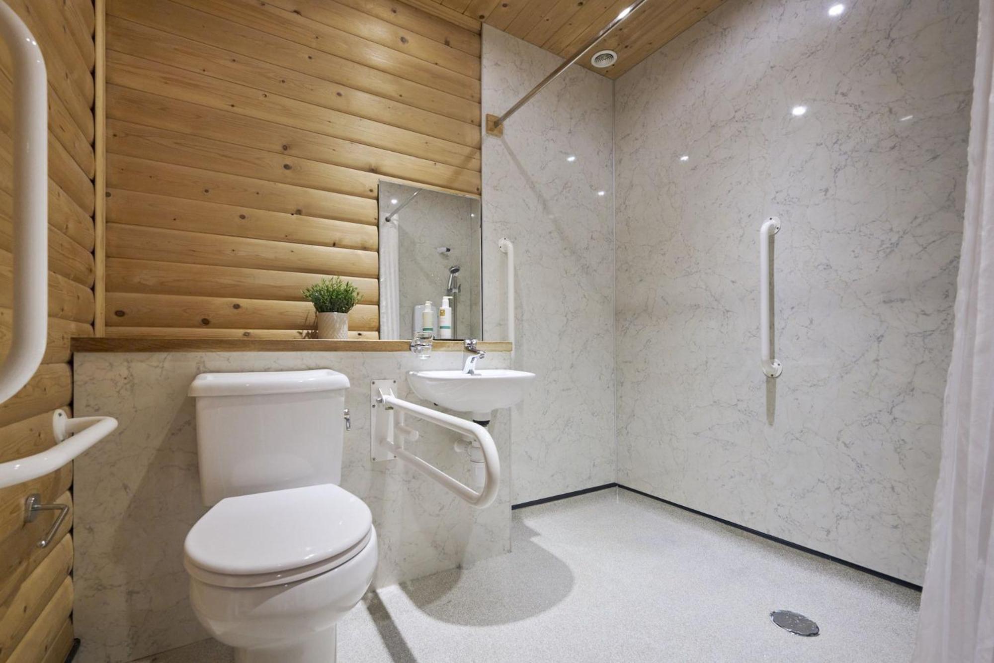 Heron Lodge with Hot-tub