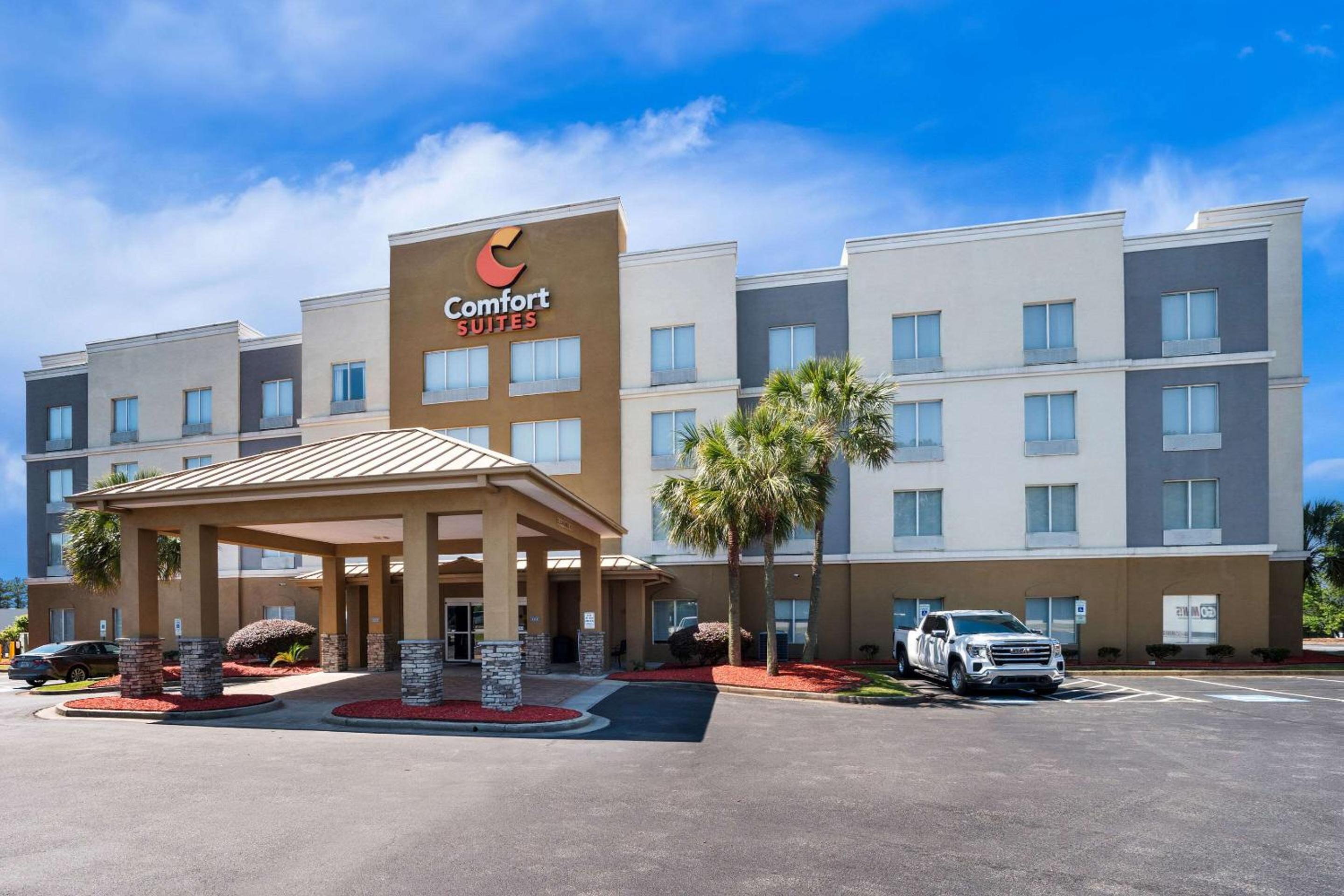Hotel Comfort Suites Columbia at Harbison - Image 1