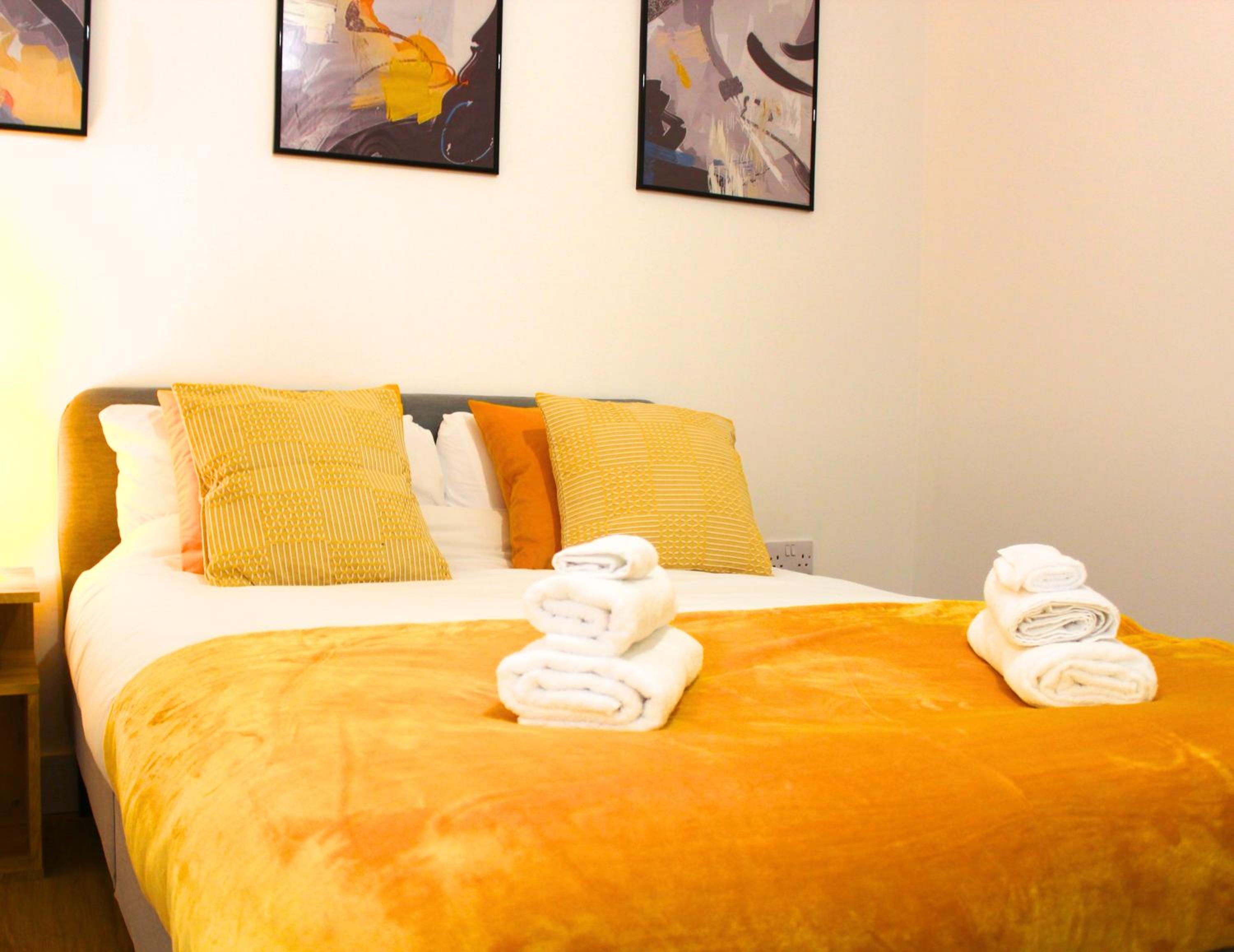 Two Bed Apartment - 20 minutes train into King Cross London - Perfect for families & contractors close to Royal Vet College & M25 Free Parking view 4