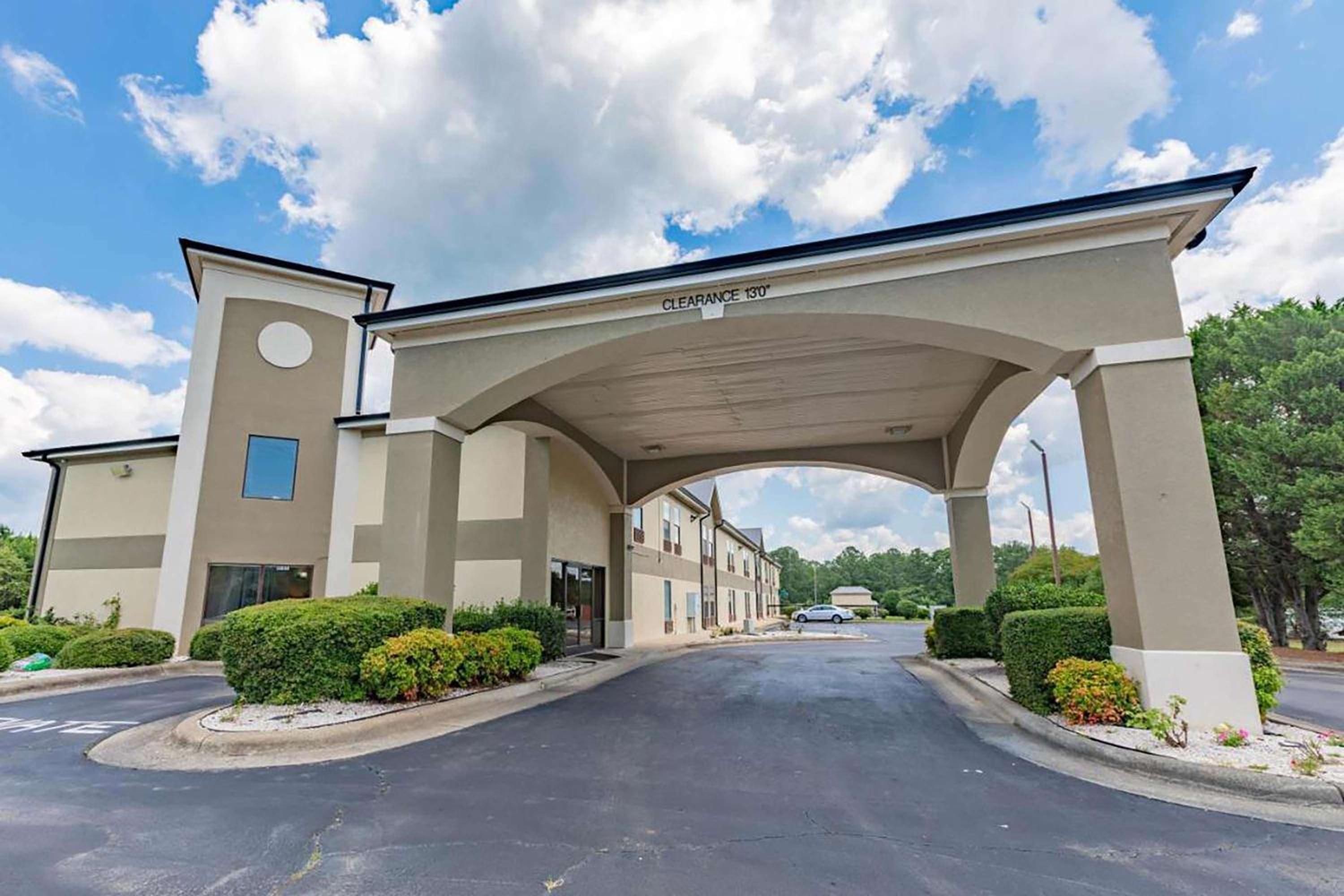 Henderson Vacations - Baymont by Wyndham Creedmoor - Property Image 4