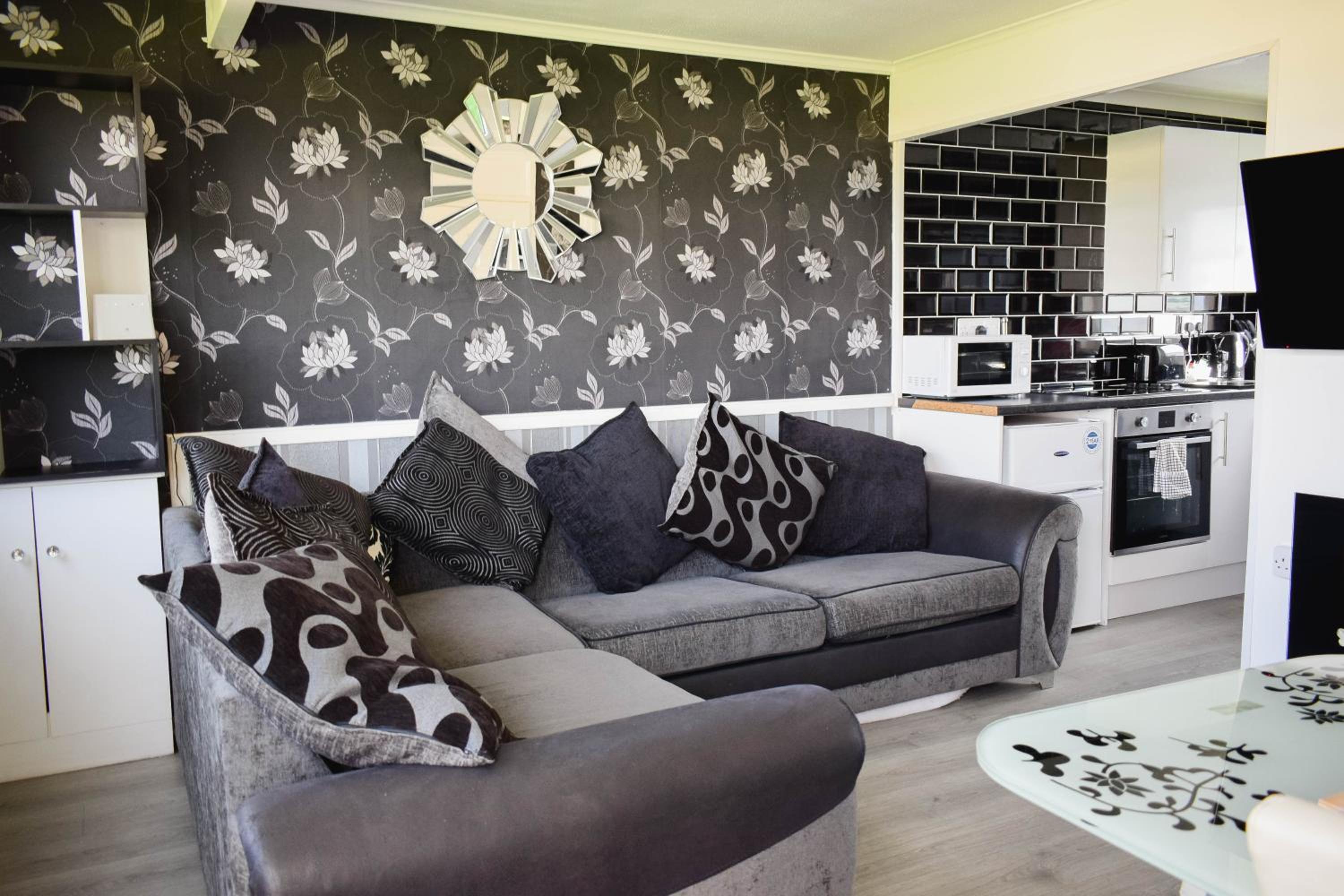 Family Chalets - 5 mins walk to beach, nr Great Yarmouth & Norfolk Broads view 4