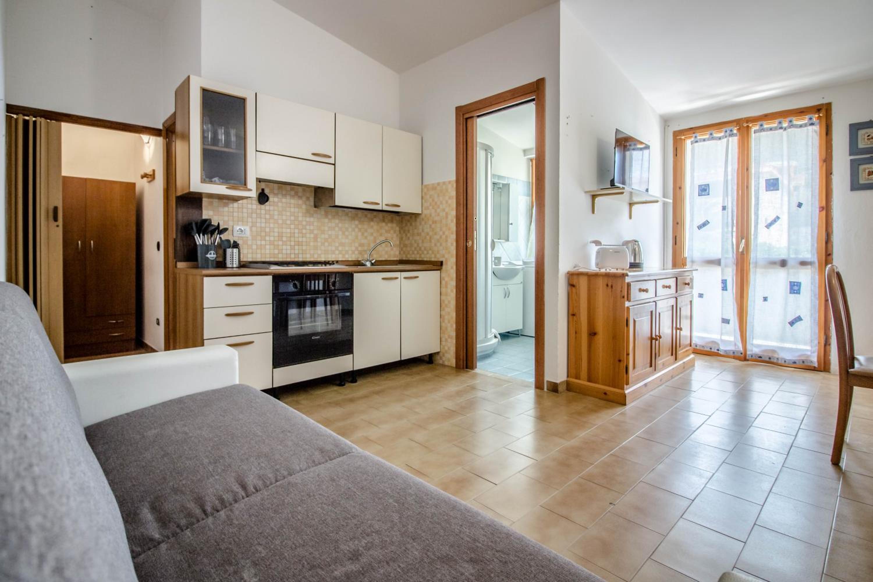 Comfy Apartment by the sea with balcony! view 2
