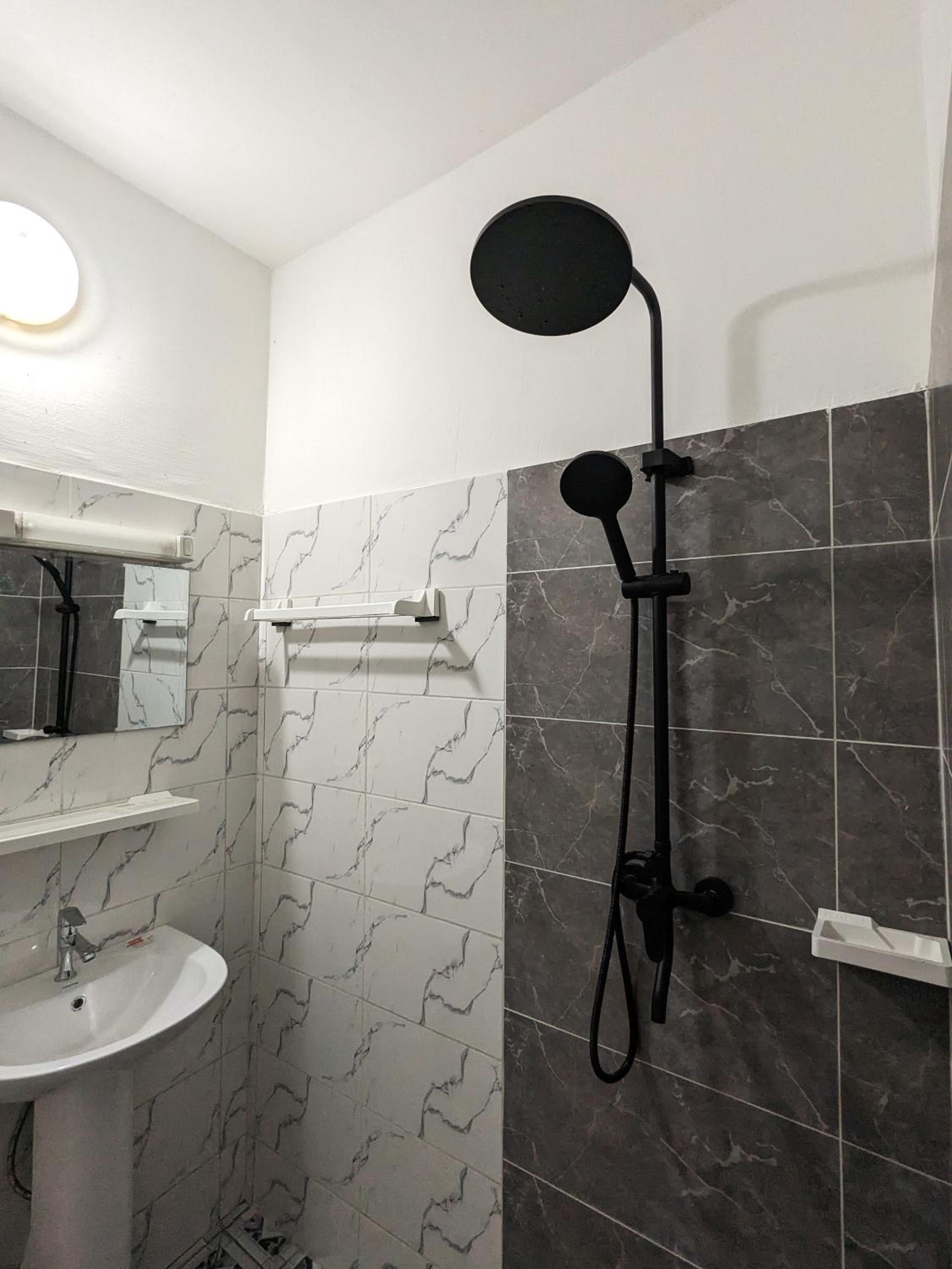 Chambre meublée extra confort à Yaoundé
