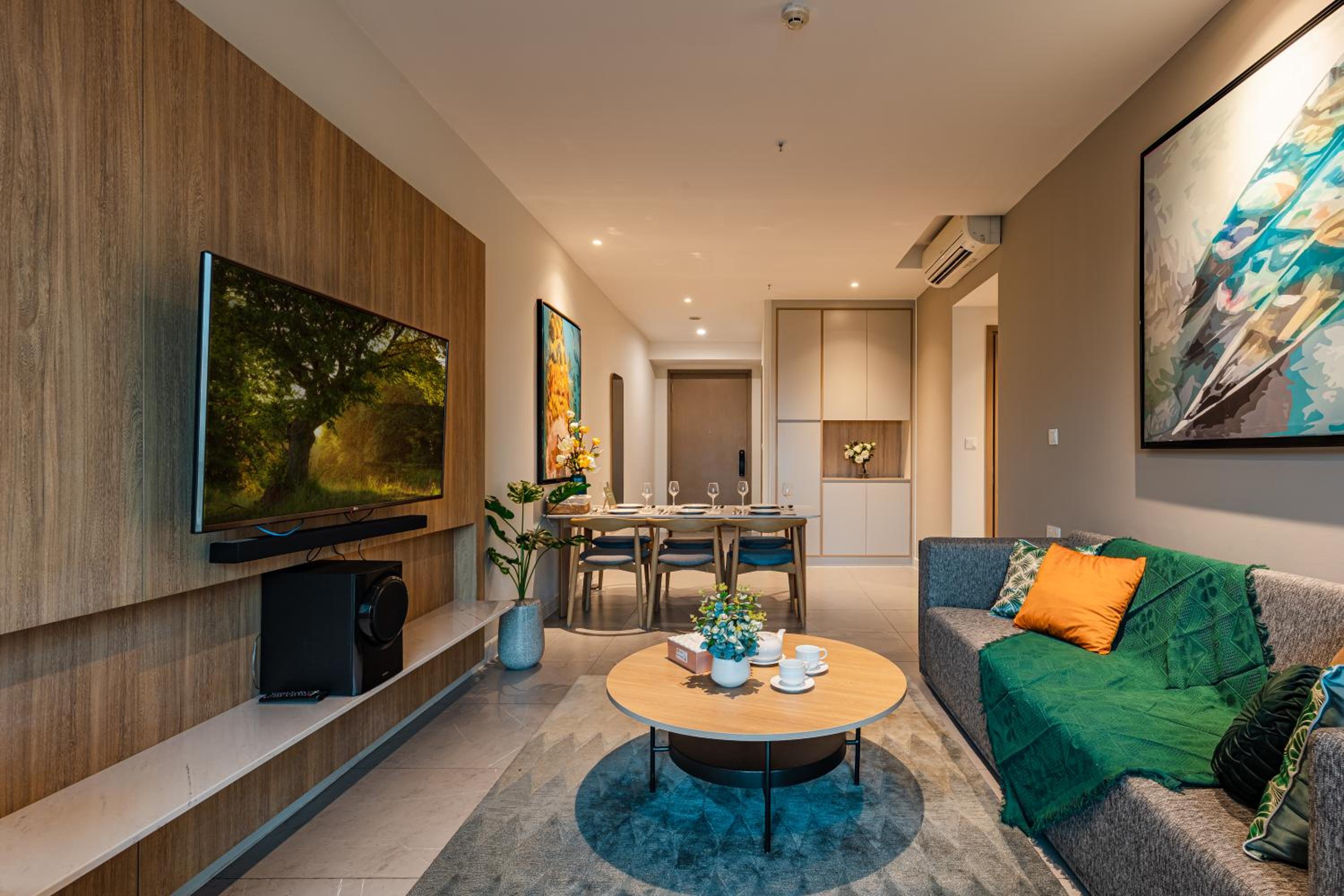 Luxury 2 or 3BR Apartment in Dist 1, Pool and airport pickup