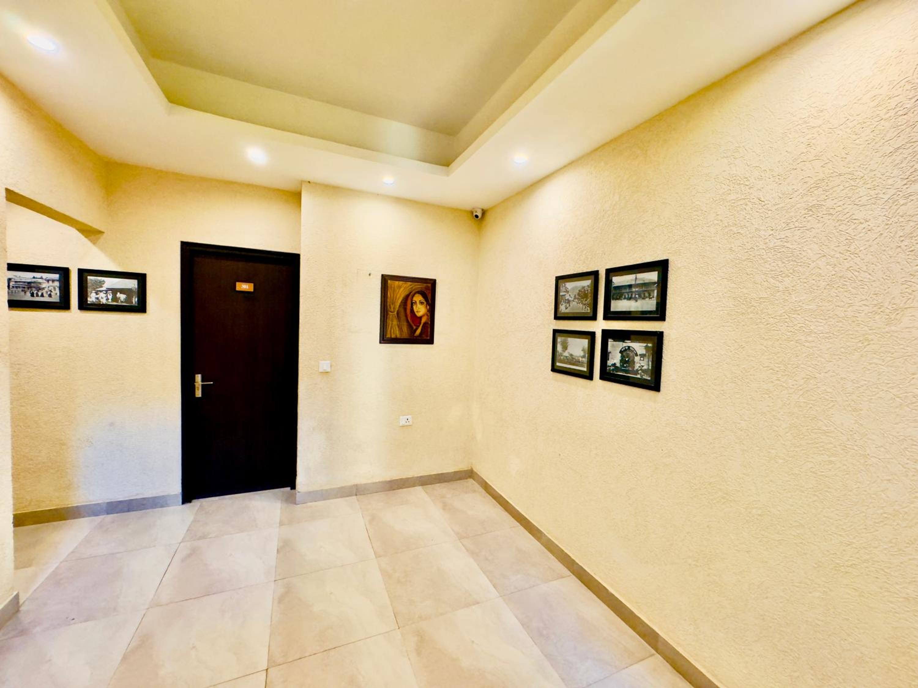 Lobby & Reception