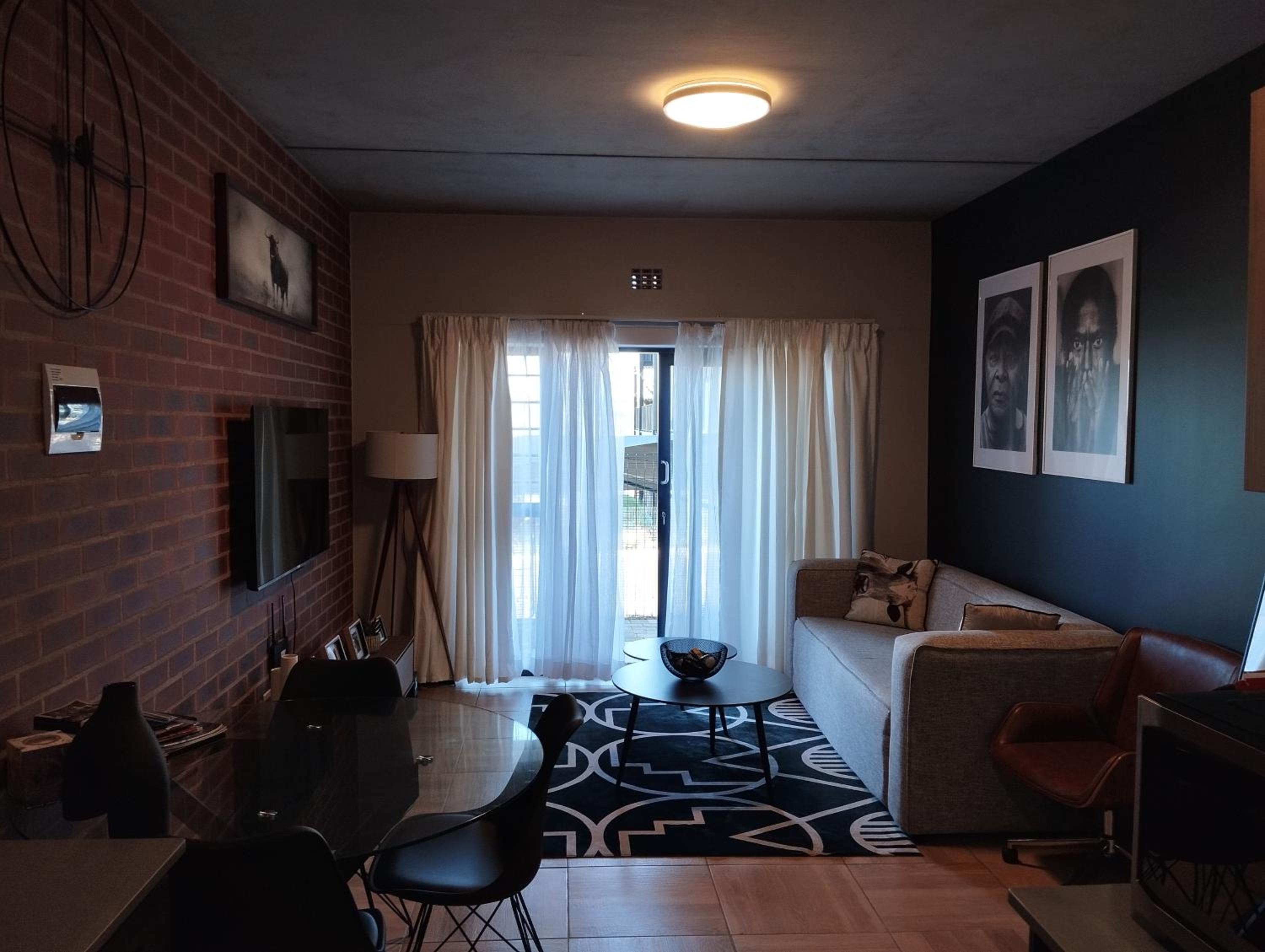 Modern apartment in WaterfaII City