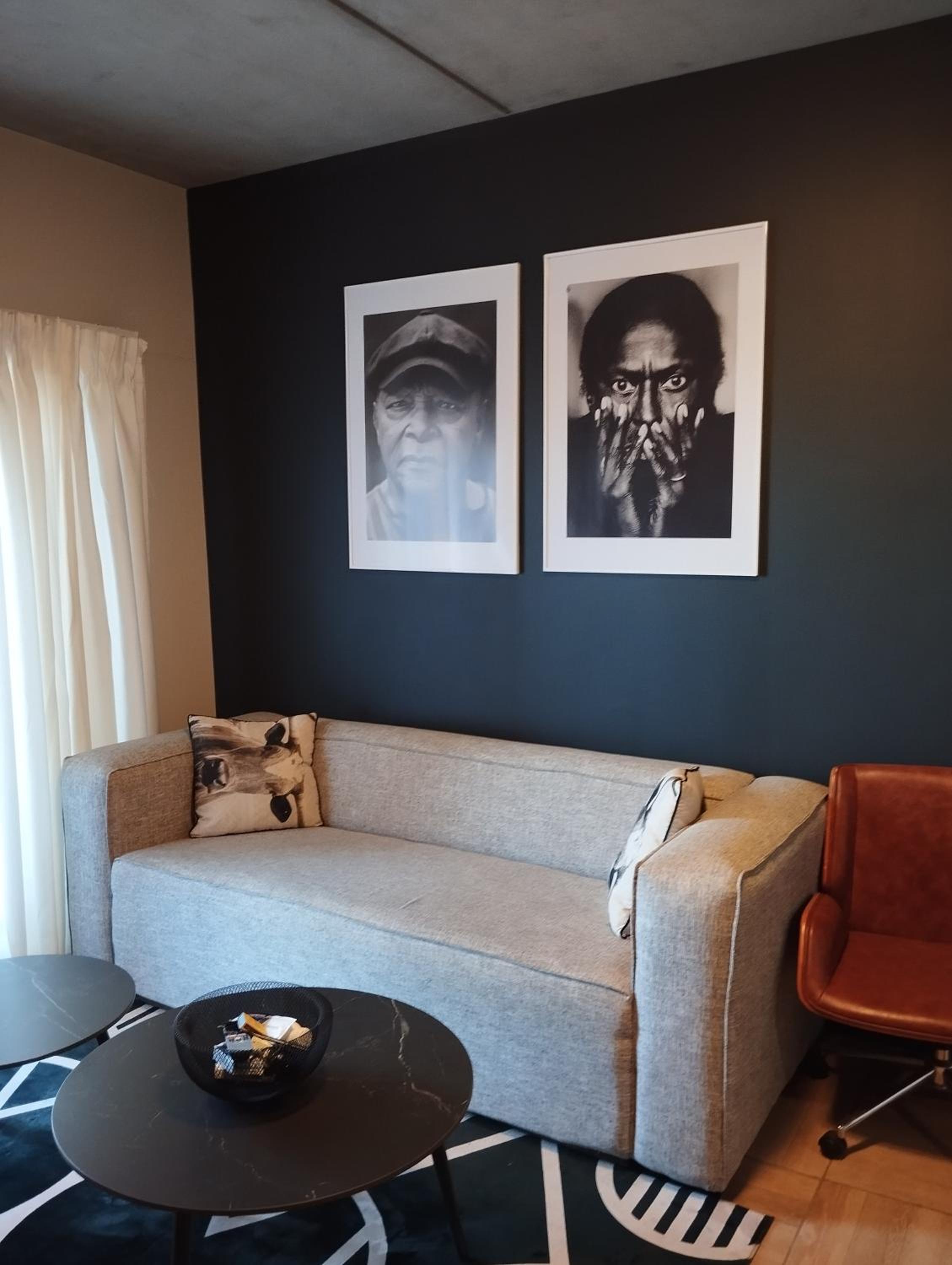 Modern apartment in WaterfaII City