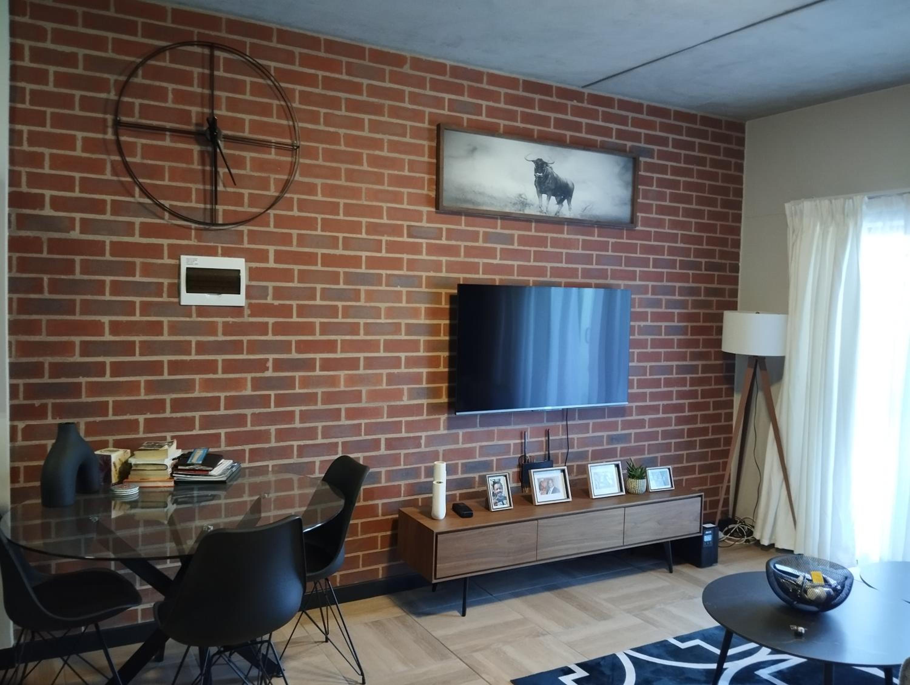 Modern apartment in WaterfaII City