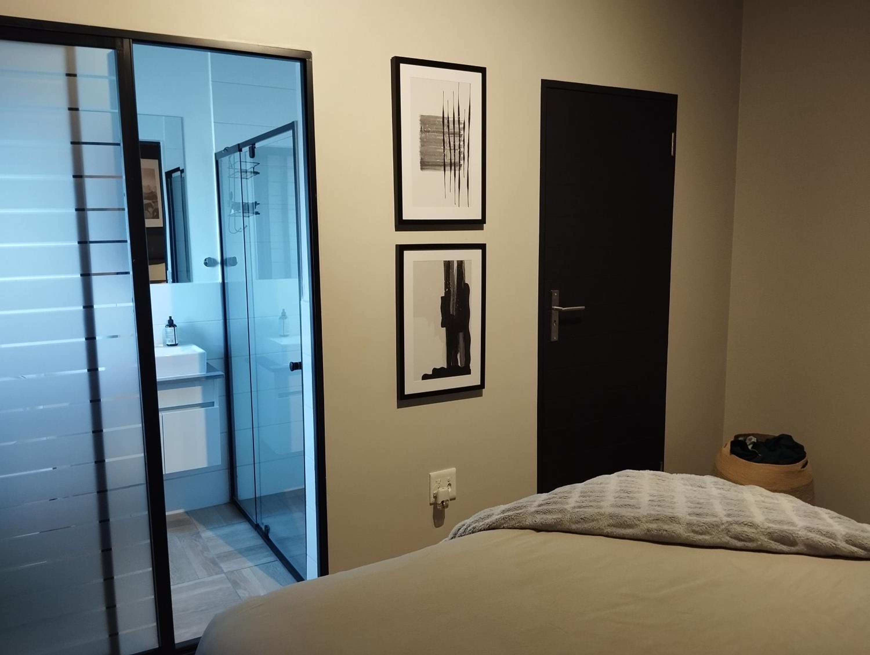 Modern apartment in WaterfaII City
