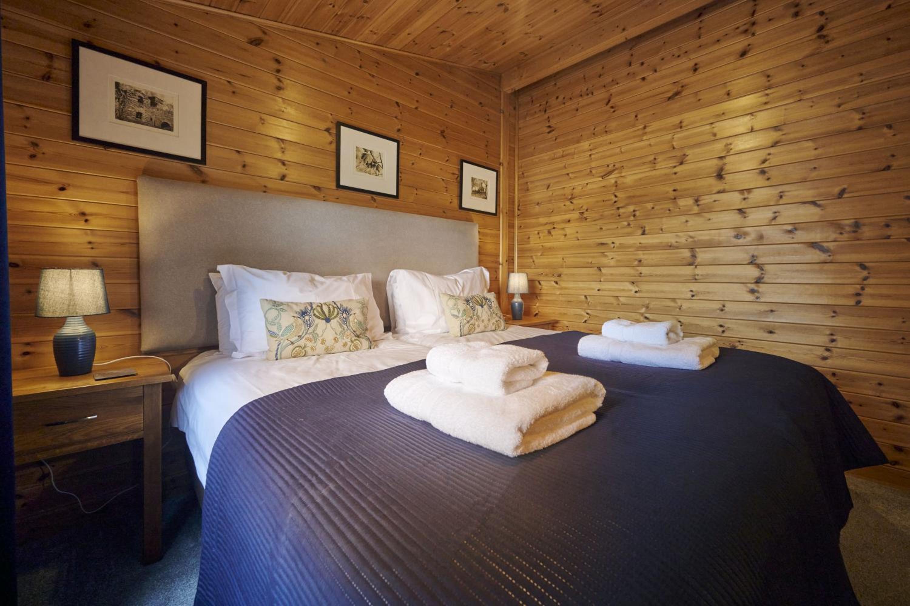 Buzzard Lodge with Hot-tub