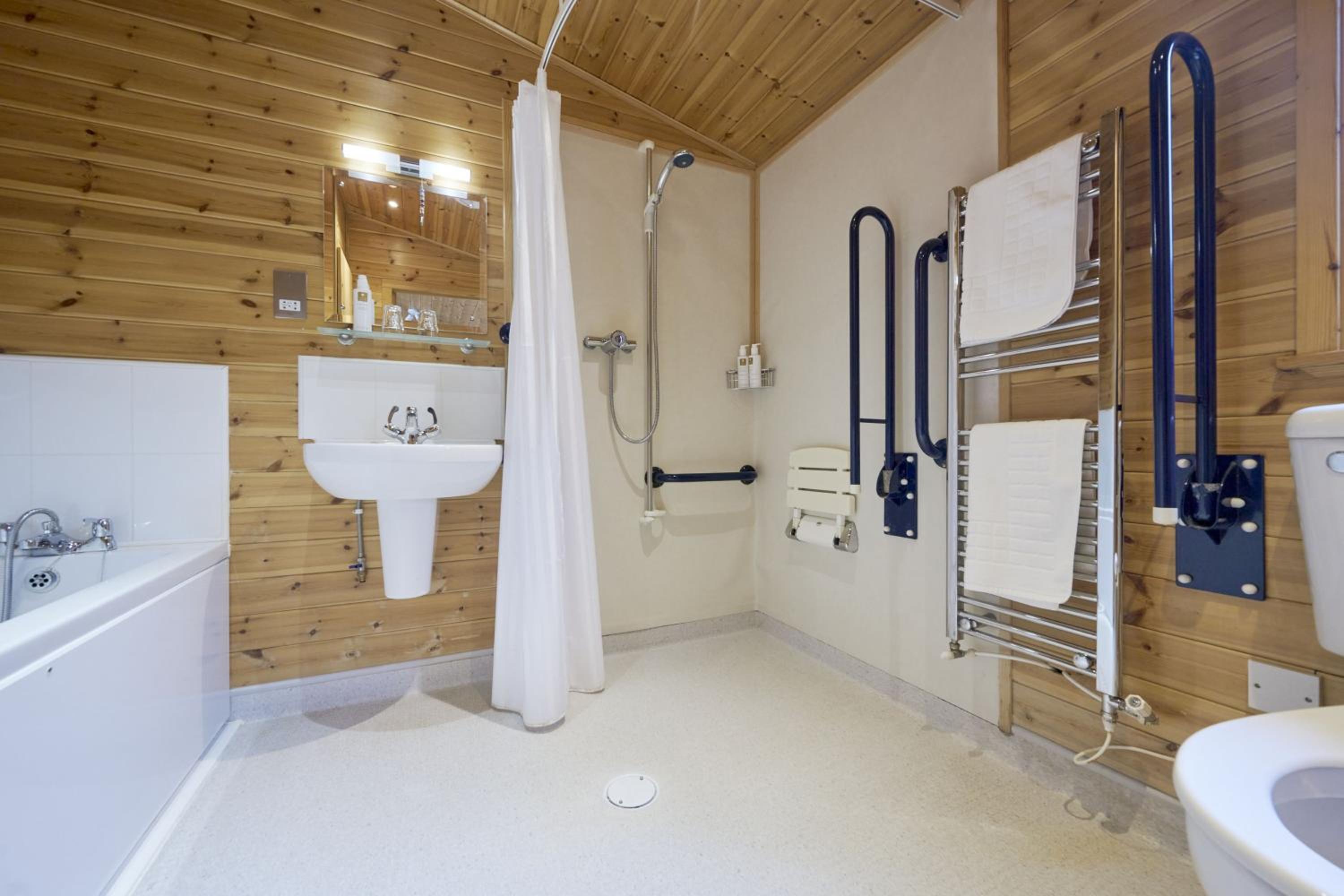 Buzzard Lodge with Hot-tub