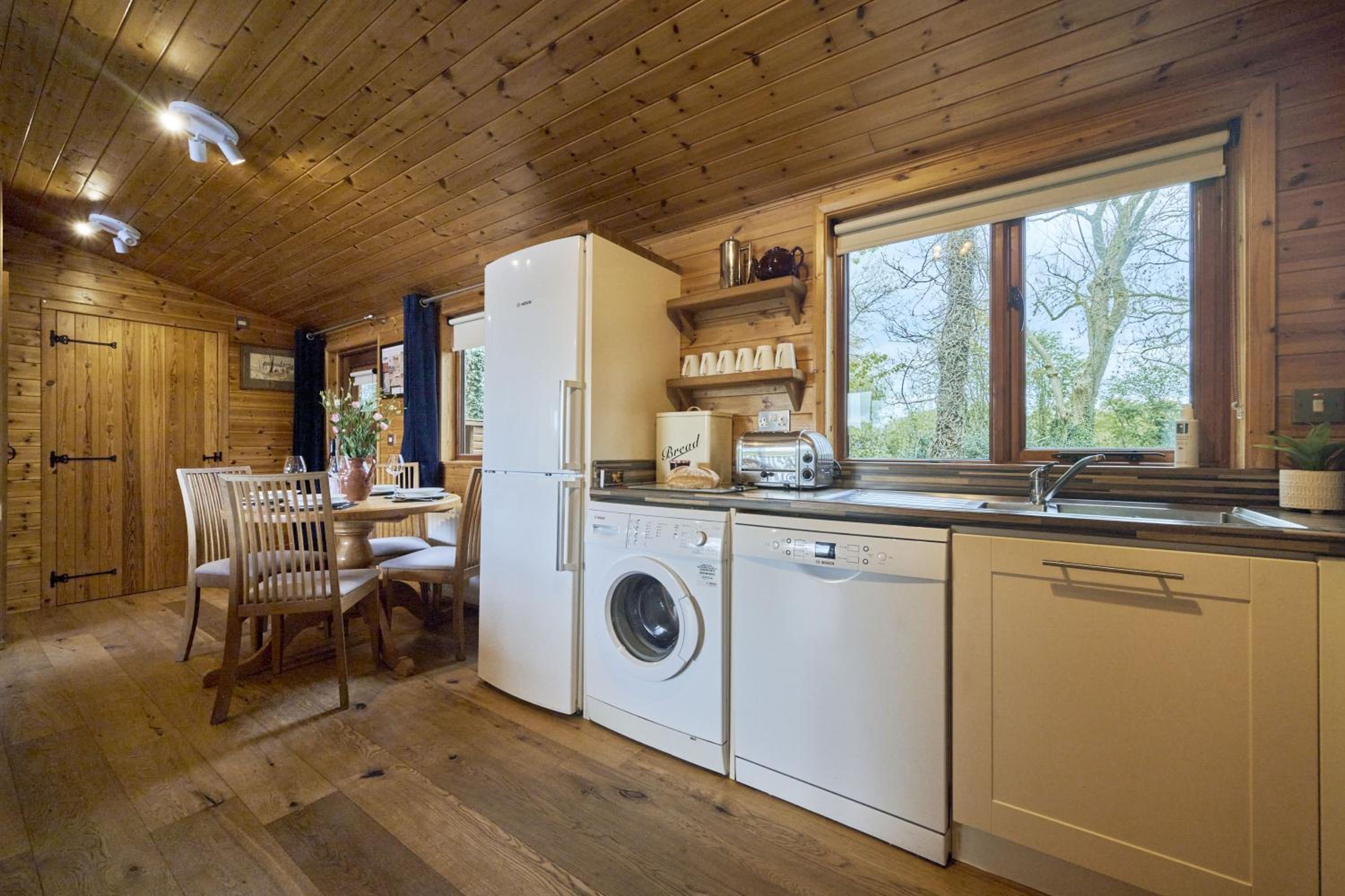 Buzzard Lodge with Hot-tub