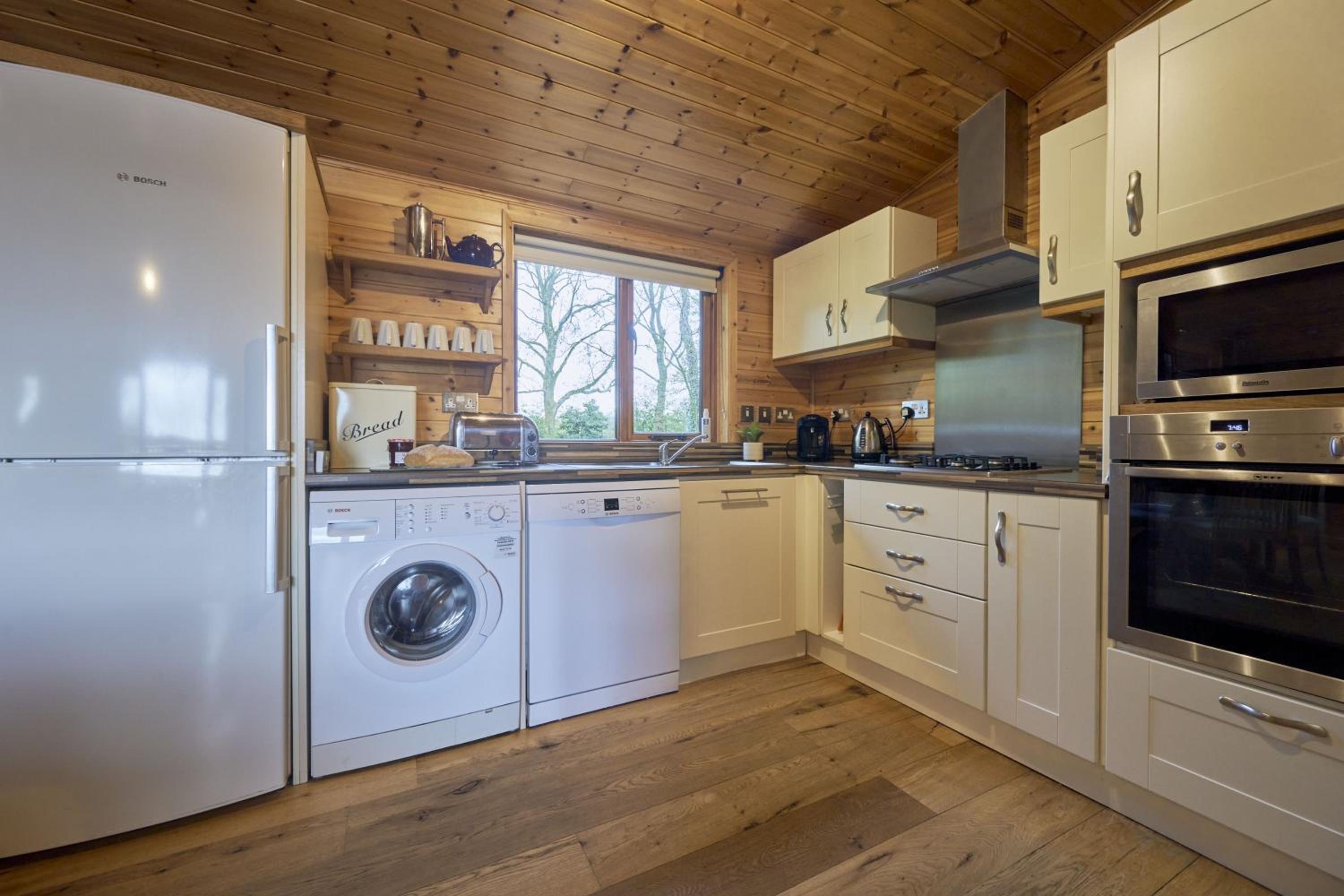 Buzzard Lodge with Hot-tub