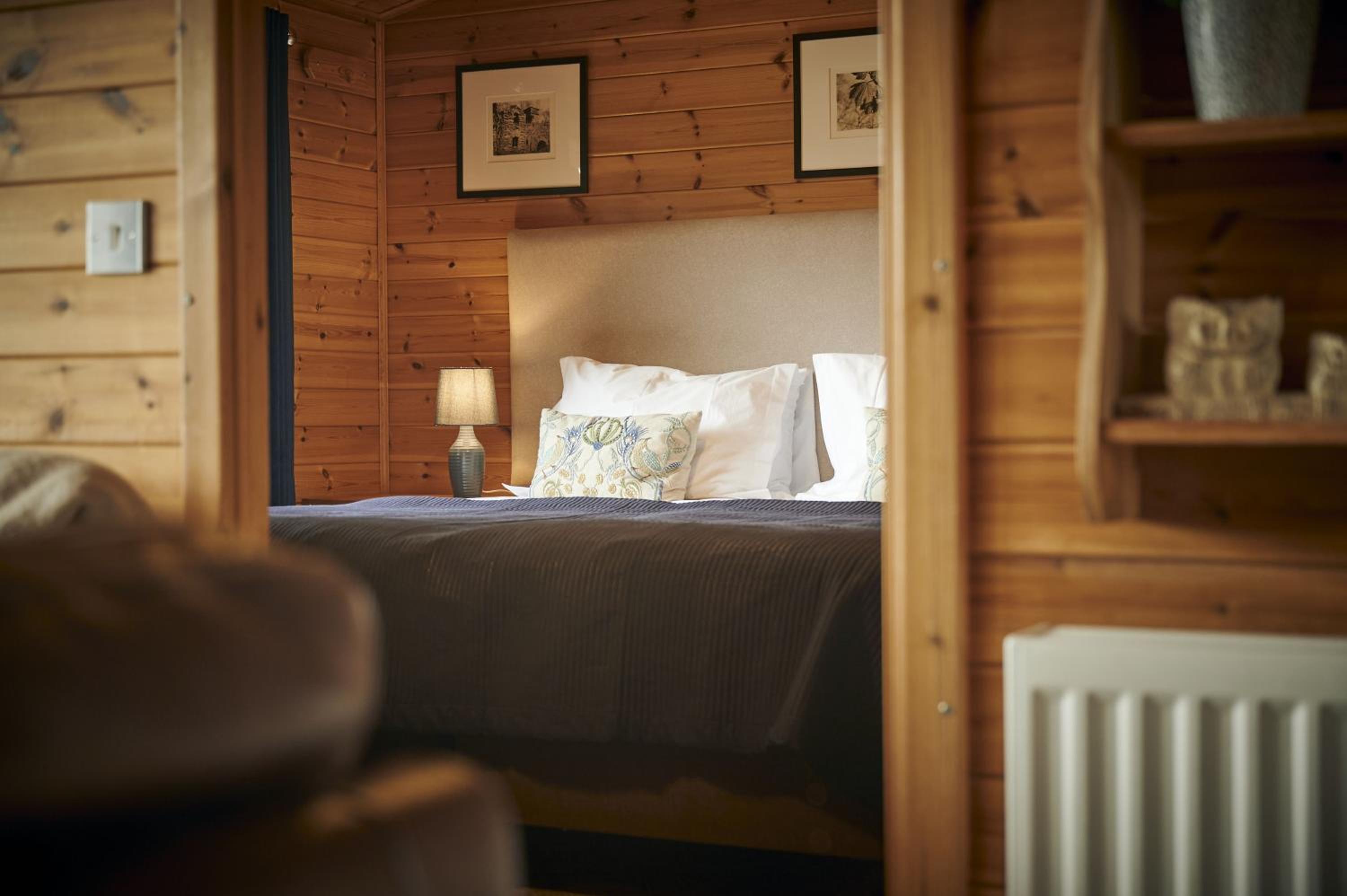 Buzzard Lodge with Hot-tub
