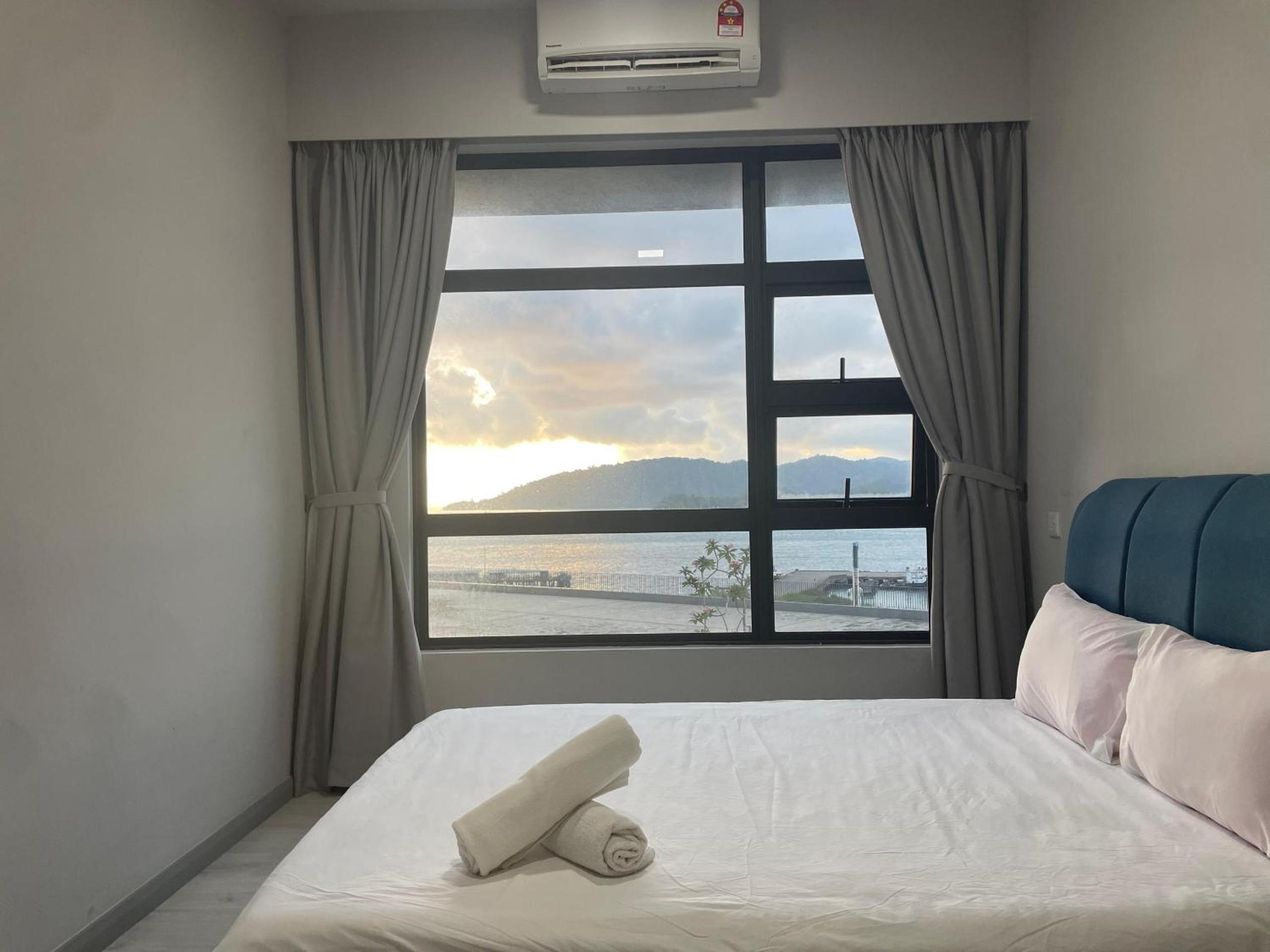 SUNSET JESSELTON QUAY NEAR SURIA GAYA STREET Jesselton Point 2 bedroom one living room one bathroom photo 1