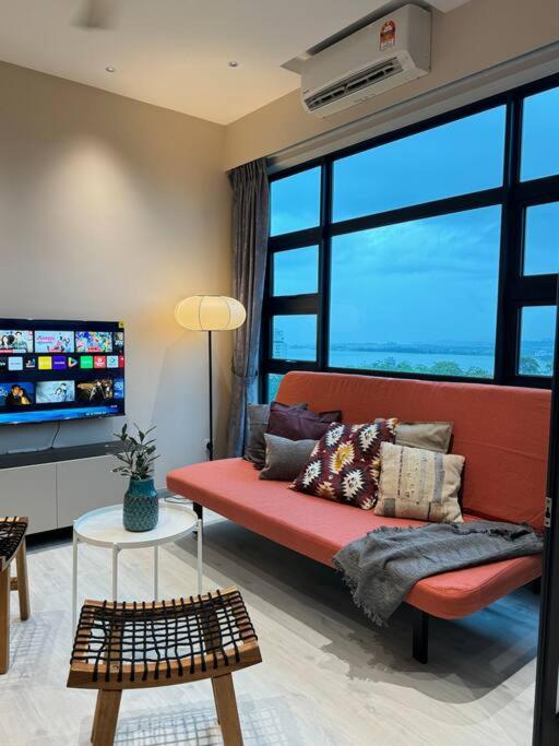 Jesselton Quay l Deluxe l Stylish l Cozy l Sea & Mountain View l 5 pax view 2