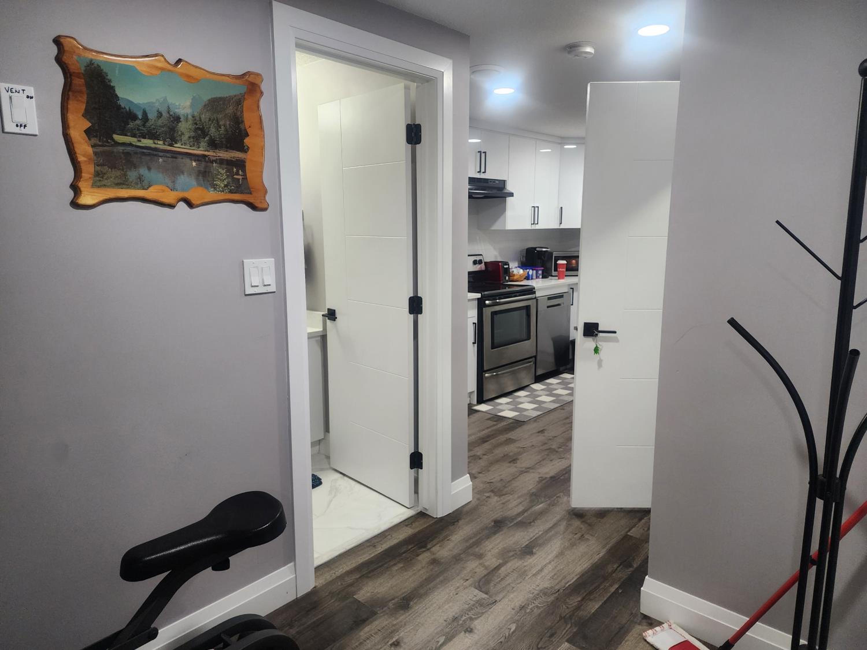 Cozy Basement Suite - private entrance - Free Netflix