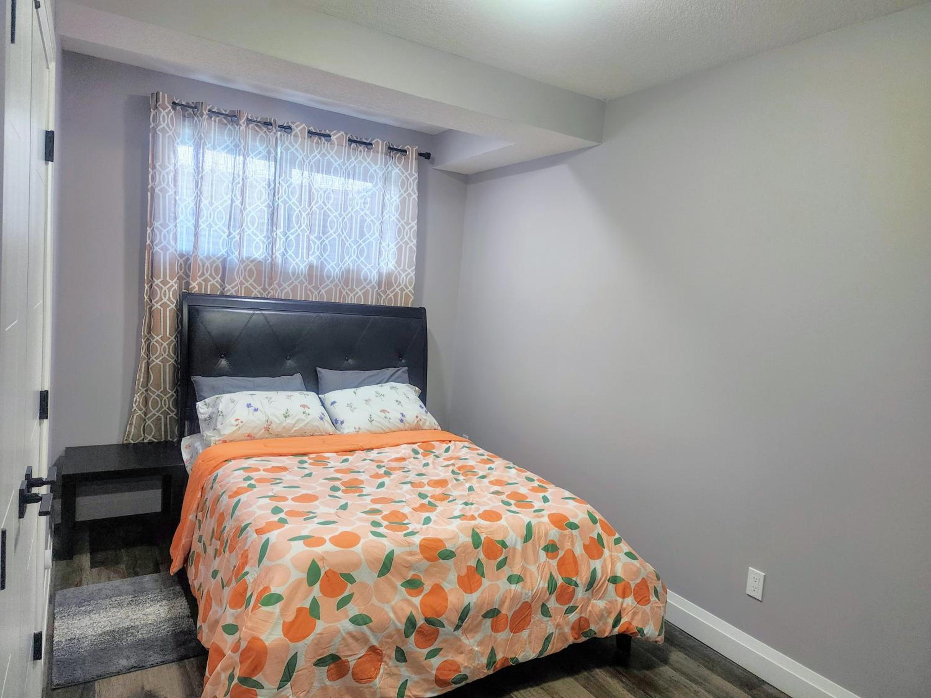 Cozy Basement Suite - private entrance - Free Netflix