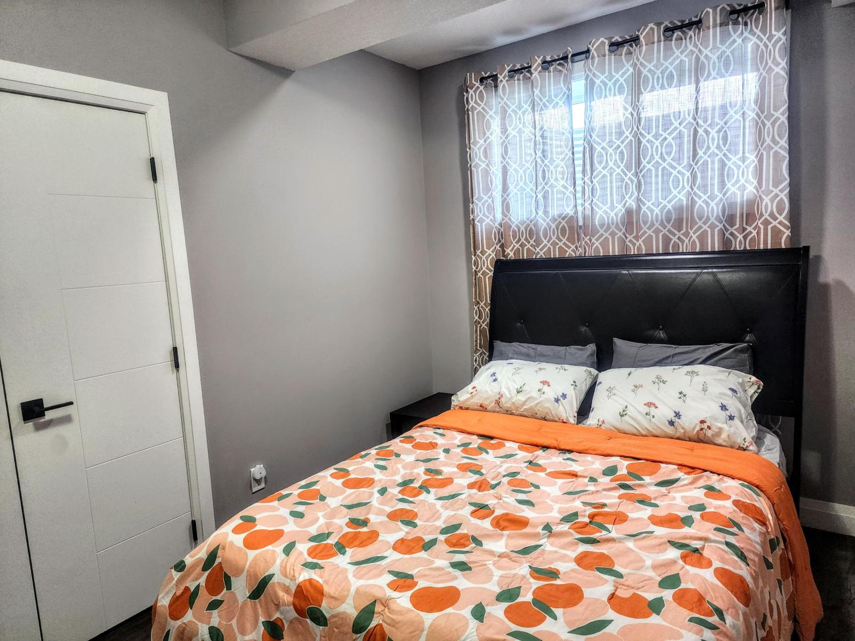 Cozy Basement Suite - private entrance - Free Netflix