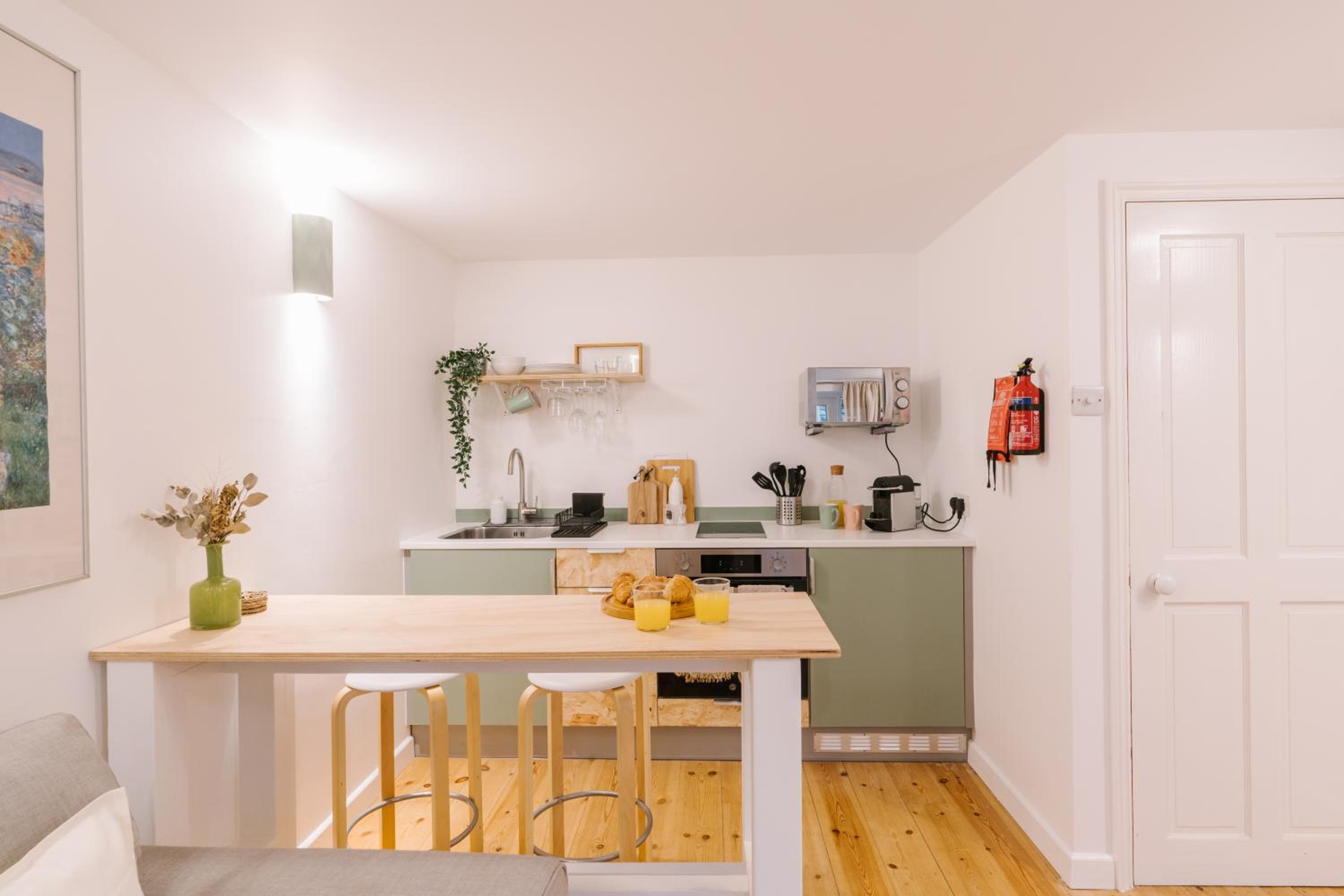 Unique cottage with outdoor bath, dog-friendly stay