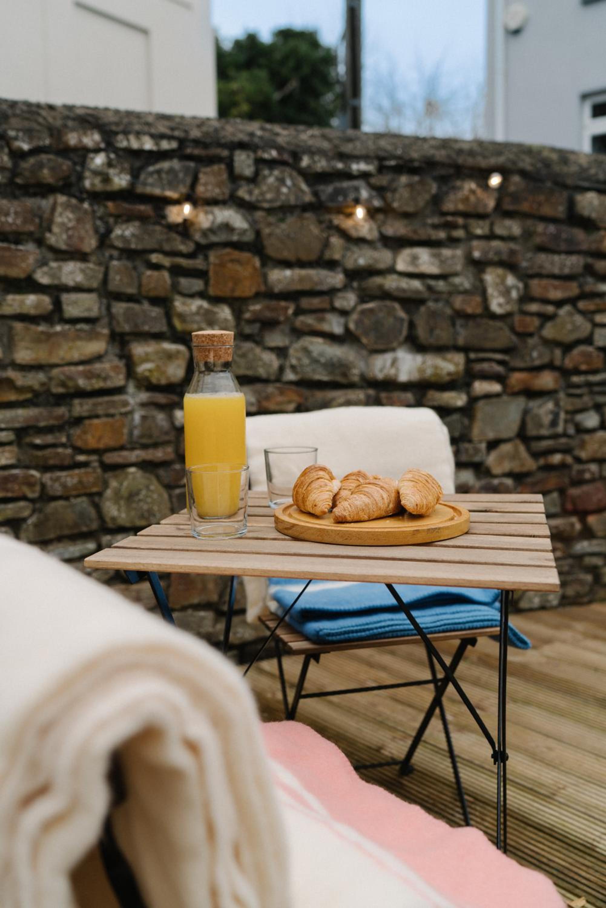 Unique cottage with outdoor bath, dog-friendly stay