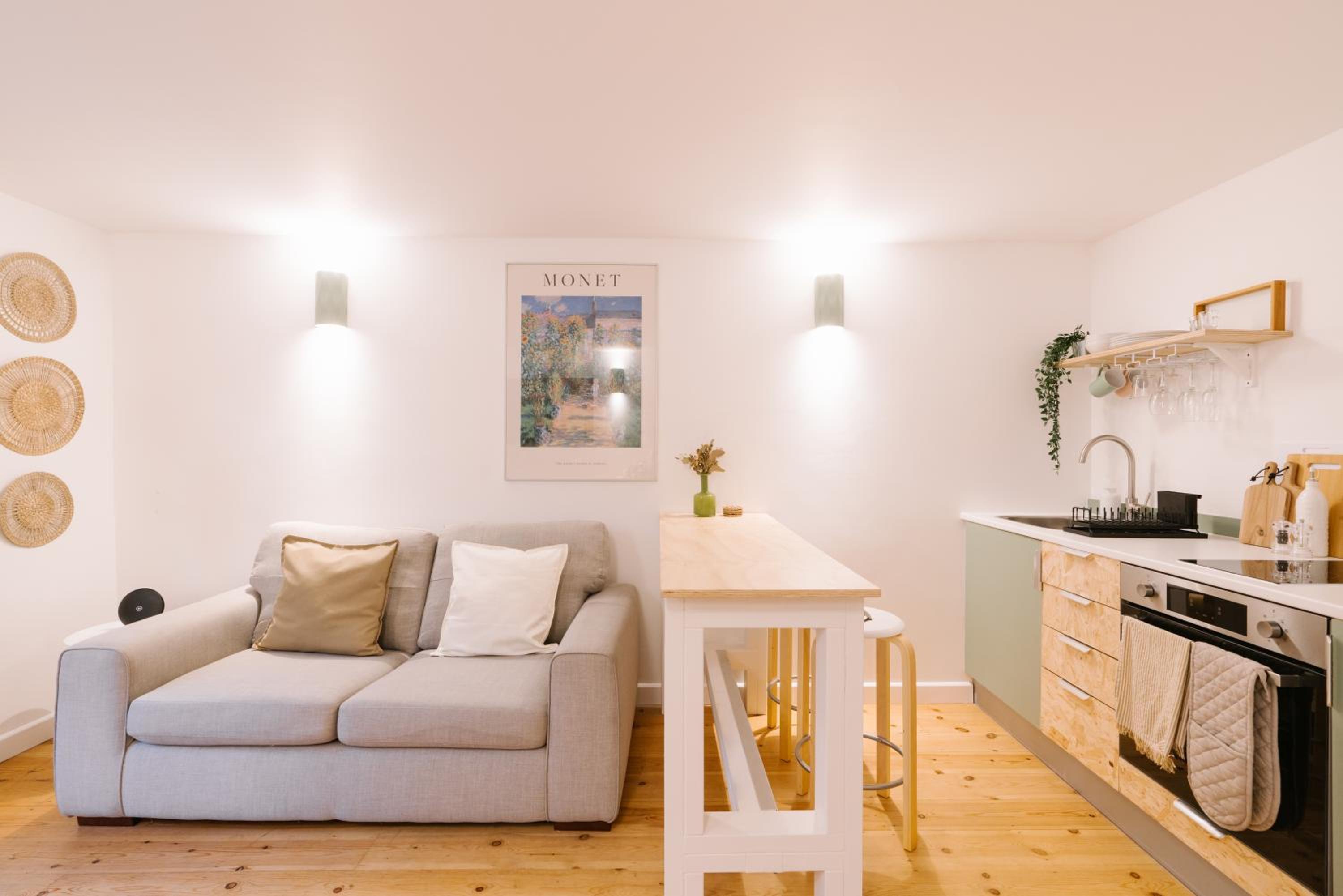 Unique cottage with outdoor bath, dog-friendly stay