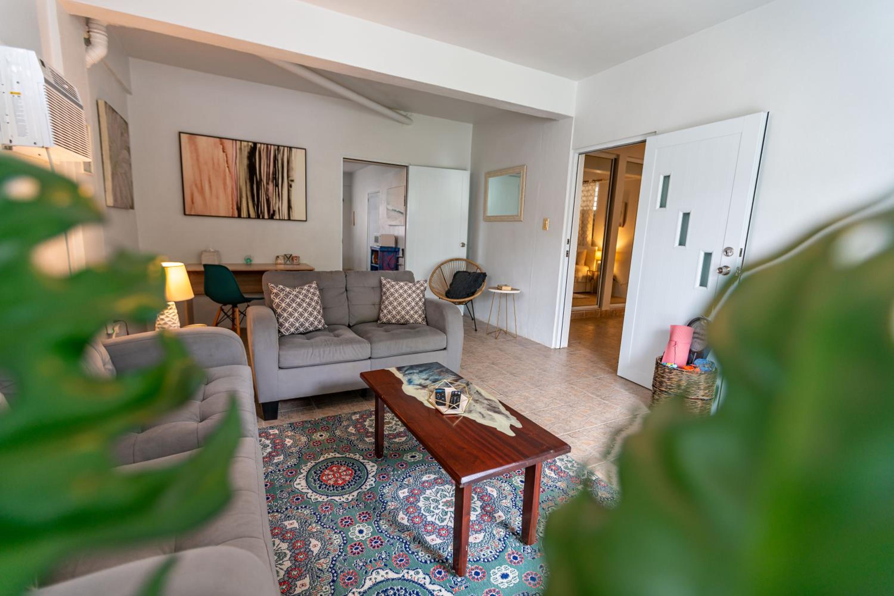 One Bedroom Apartment, Private pool, huge yard