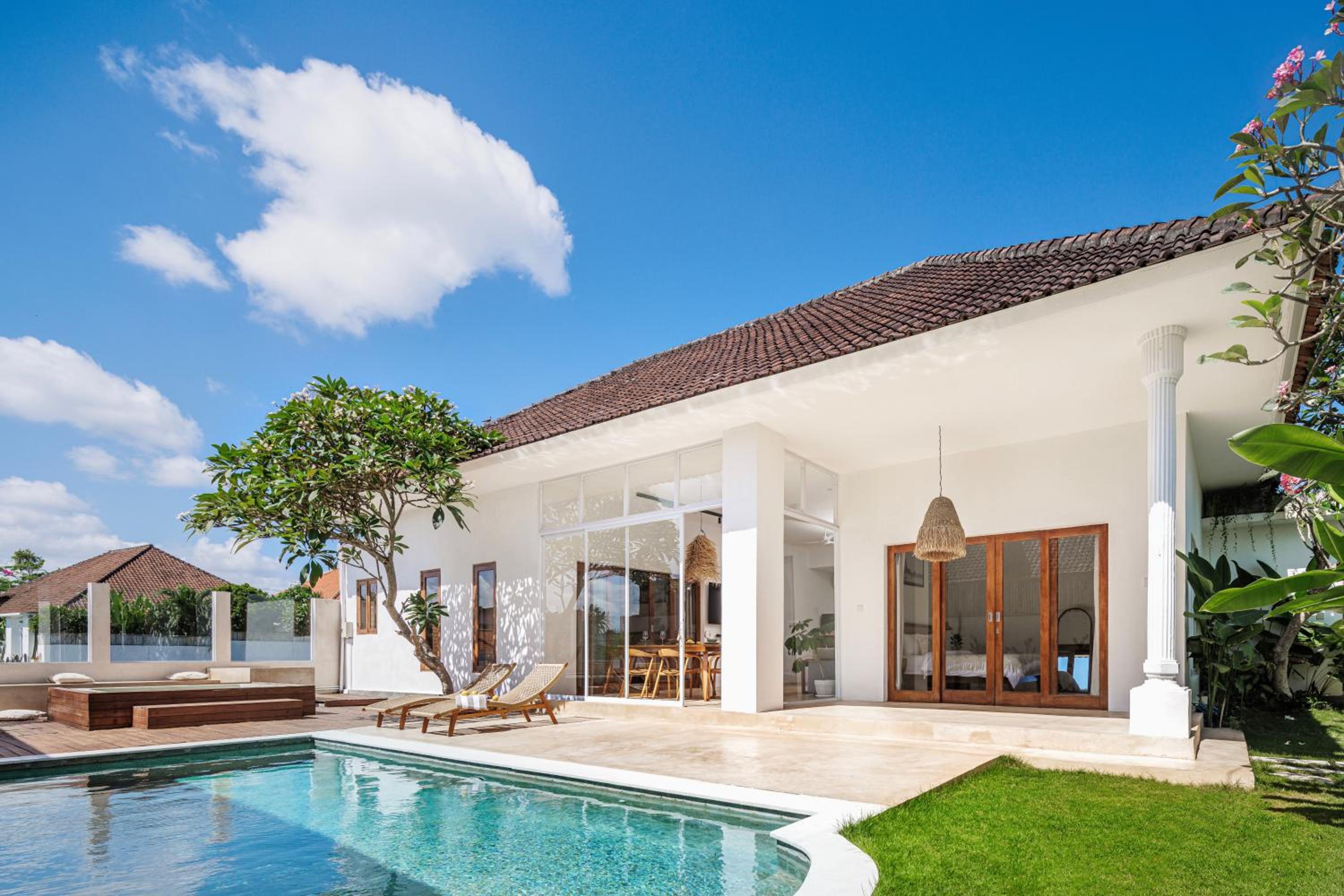 Hotel Jacuzzi villa - 3BR - Echo beach - walking distance - Image 1