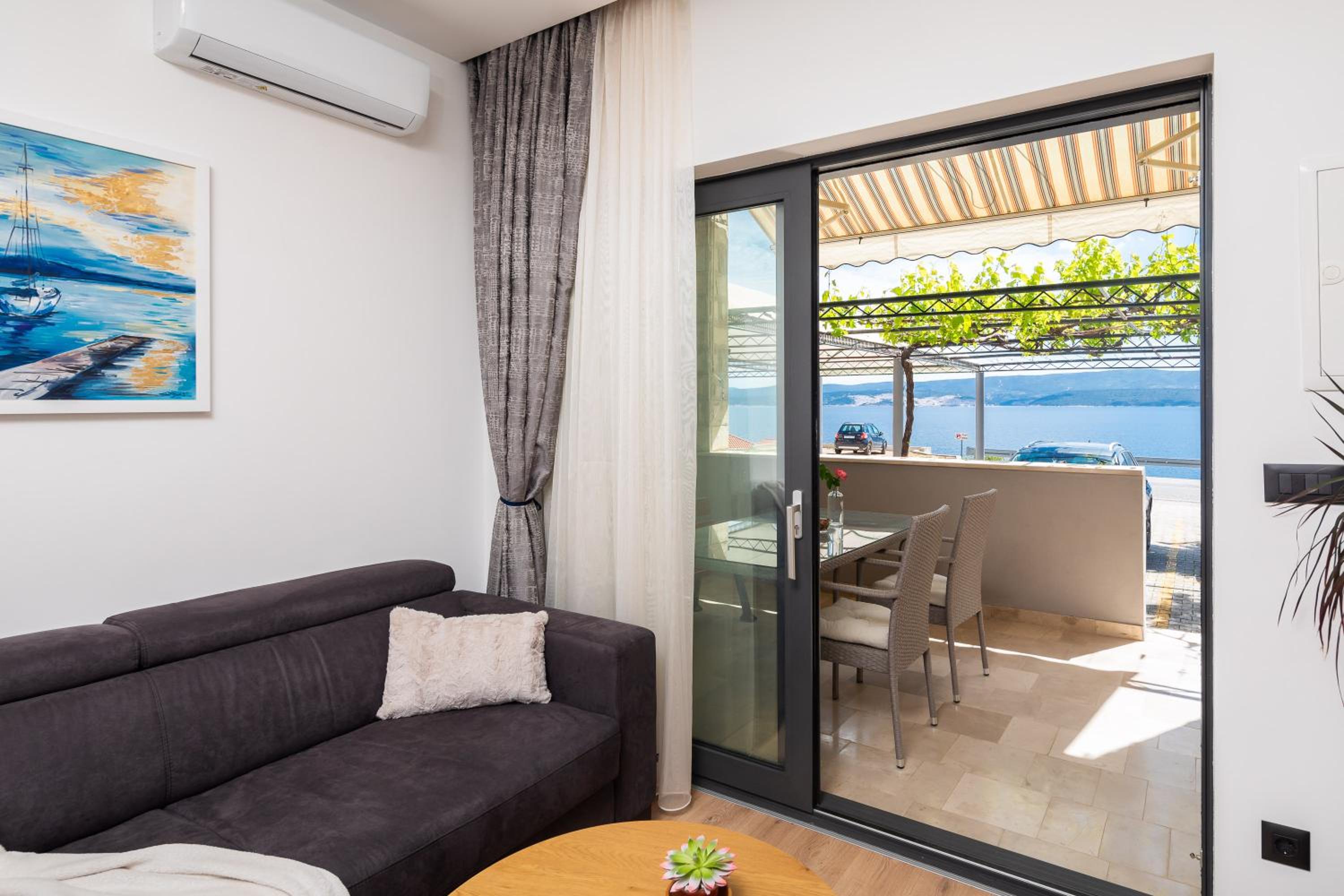 Apartments Tomas en Omiš — balance & terrace