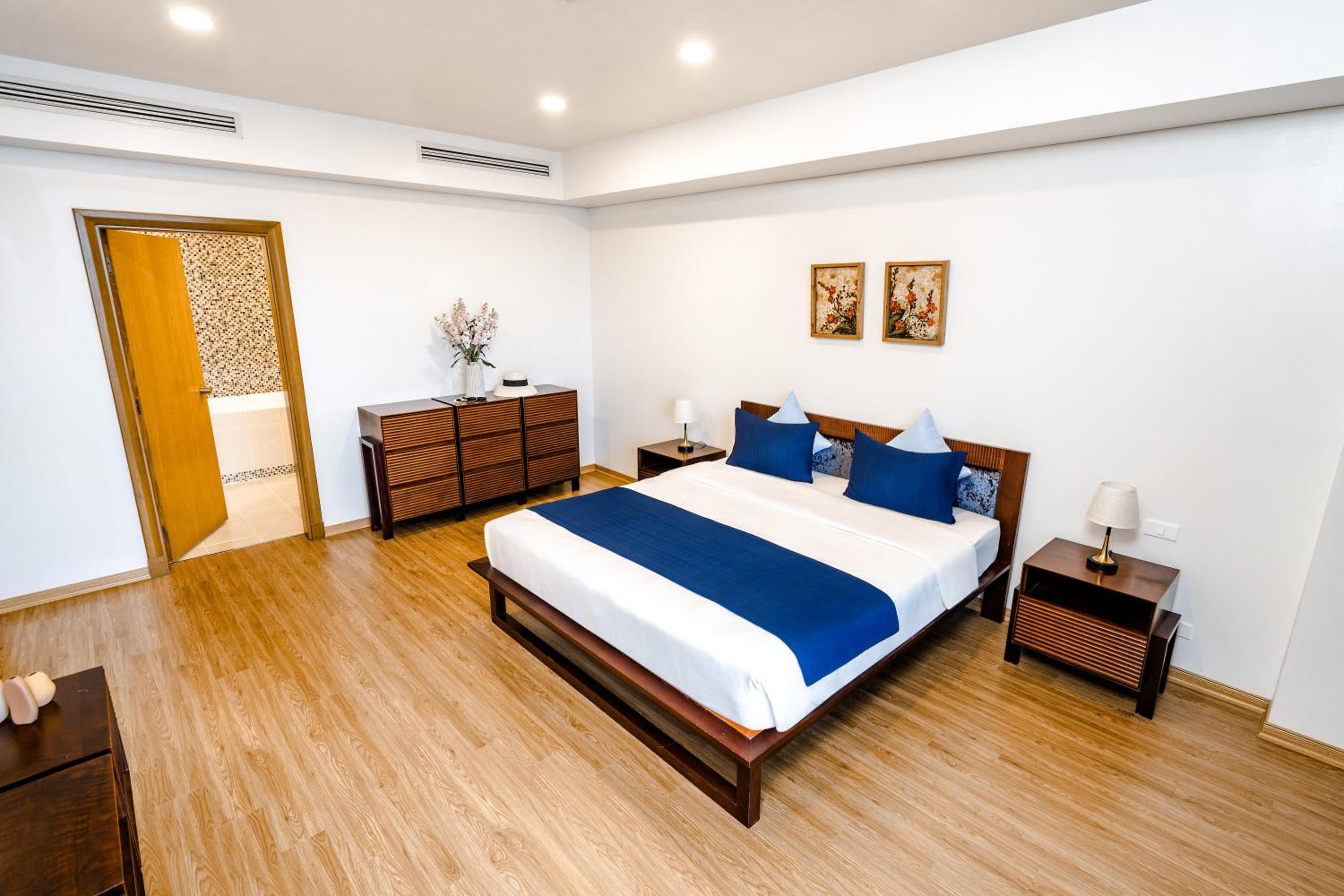 WECOZY Pacific - Spacious Apartment, Train Station Side
