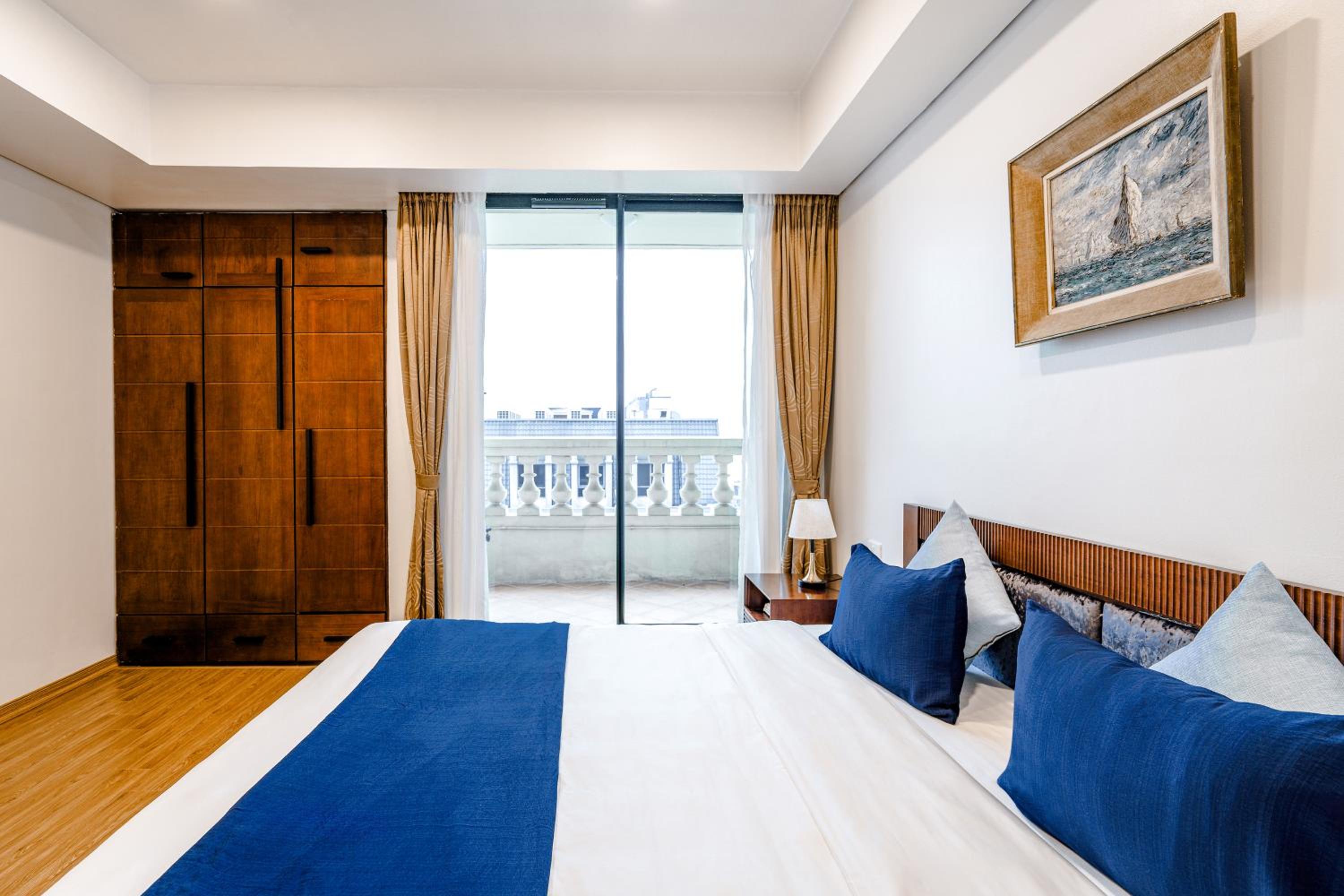 WECOZY Pacific - Spacious Apartment, Train Station Side