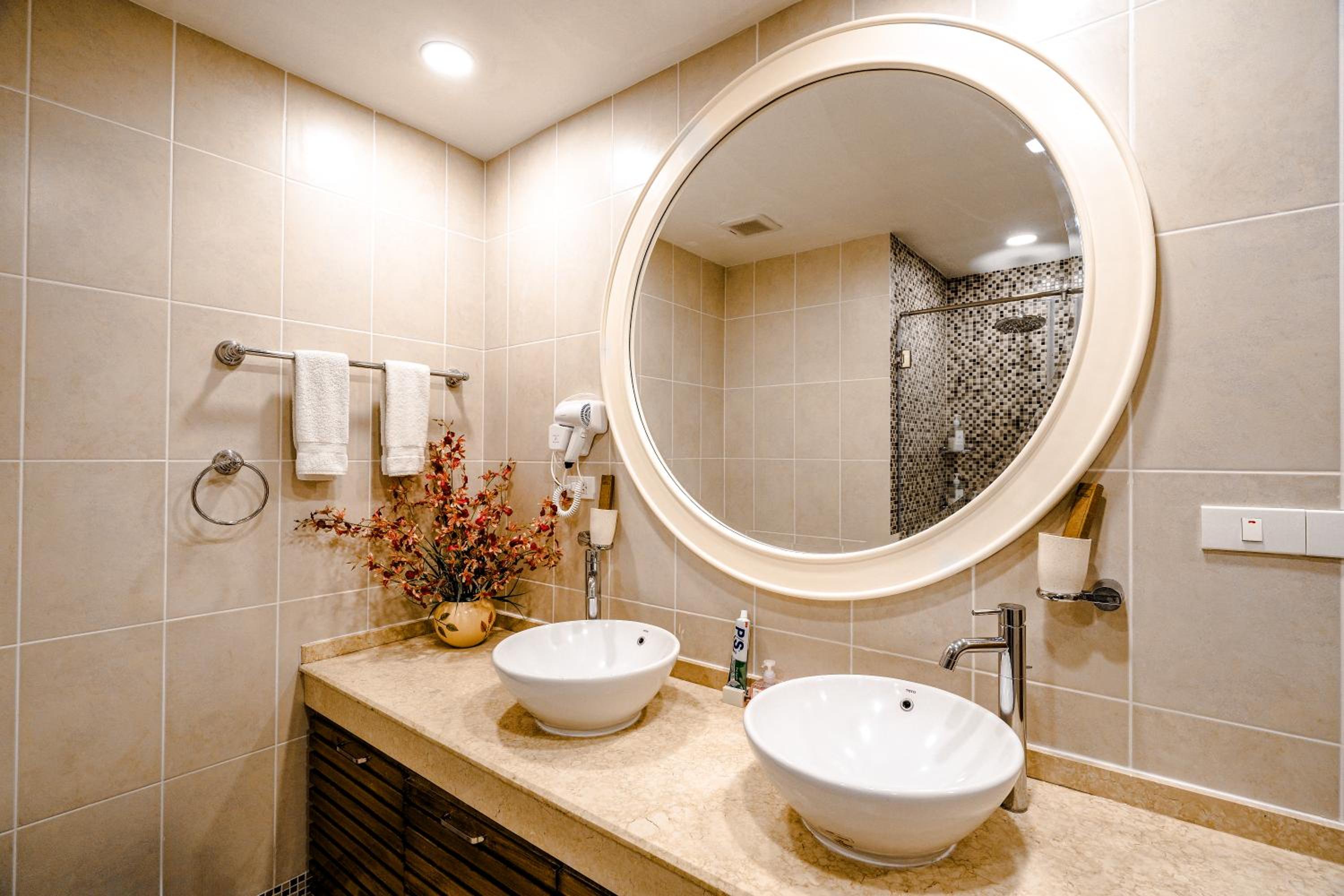 WECOZY Pacific - Spacious Apartment, Train Station Side