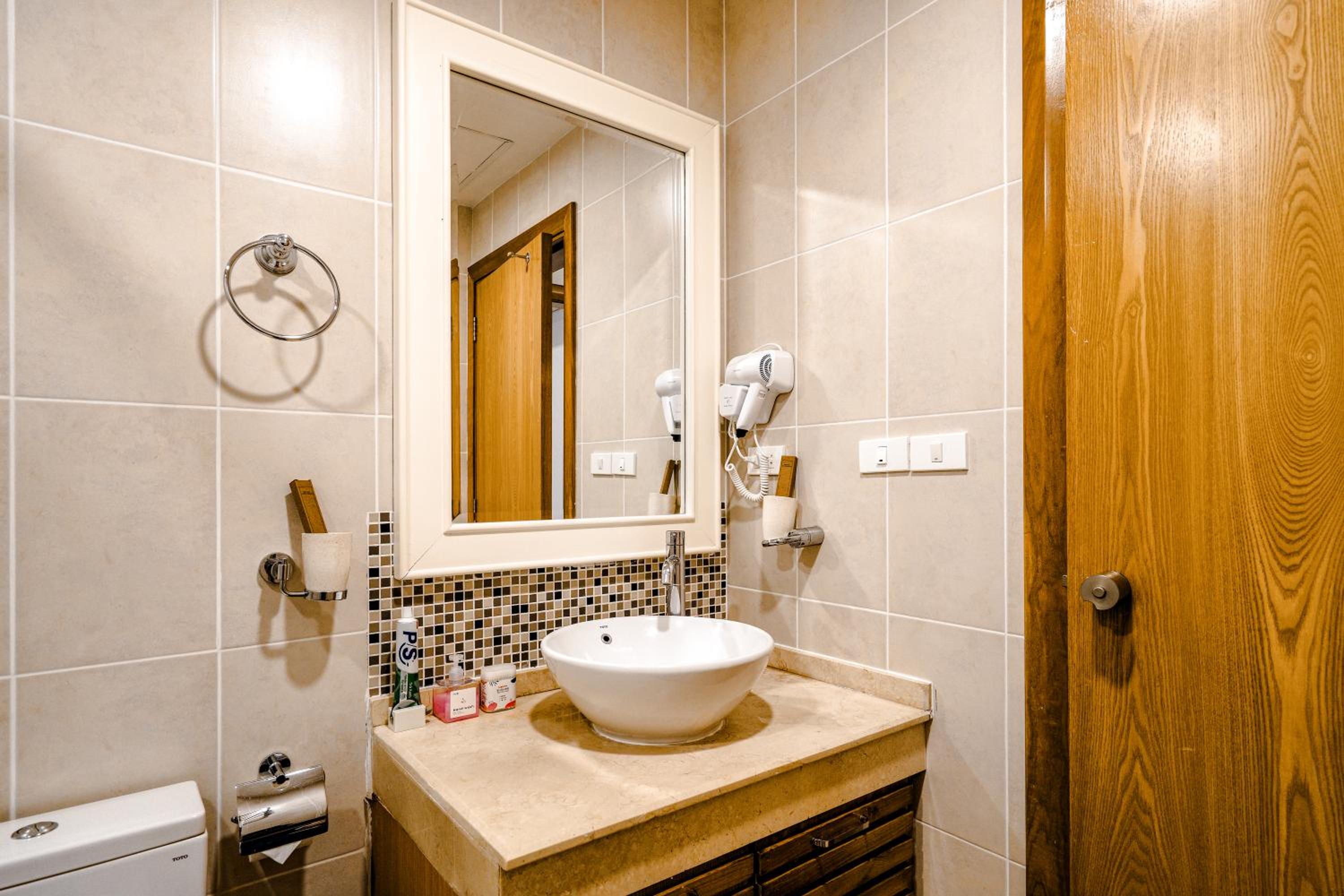 WECOZY Pacific - Spacious Apartment, Train Station Side