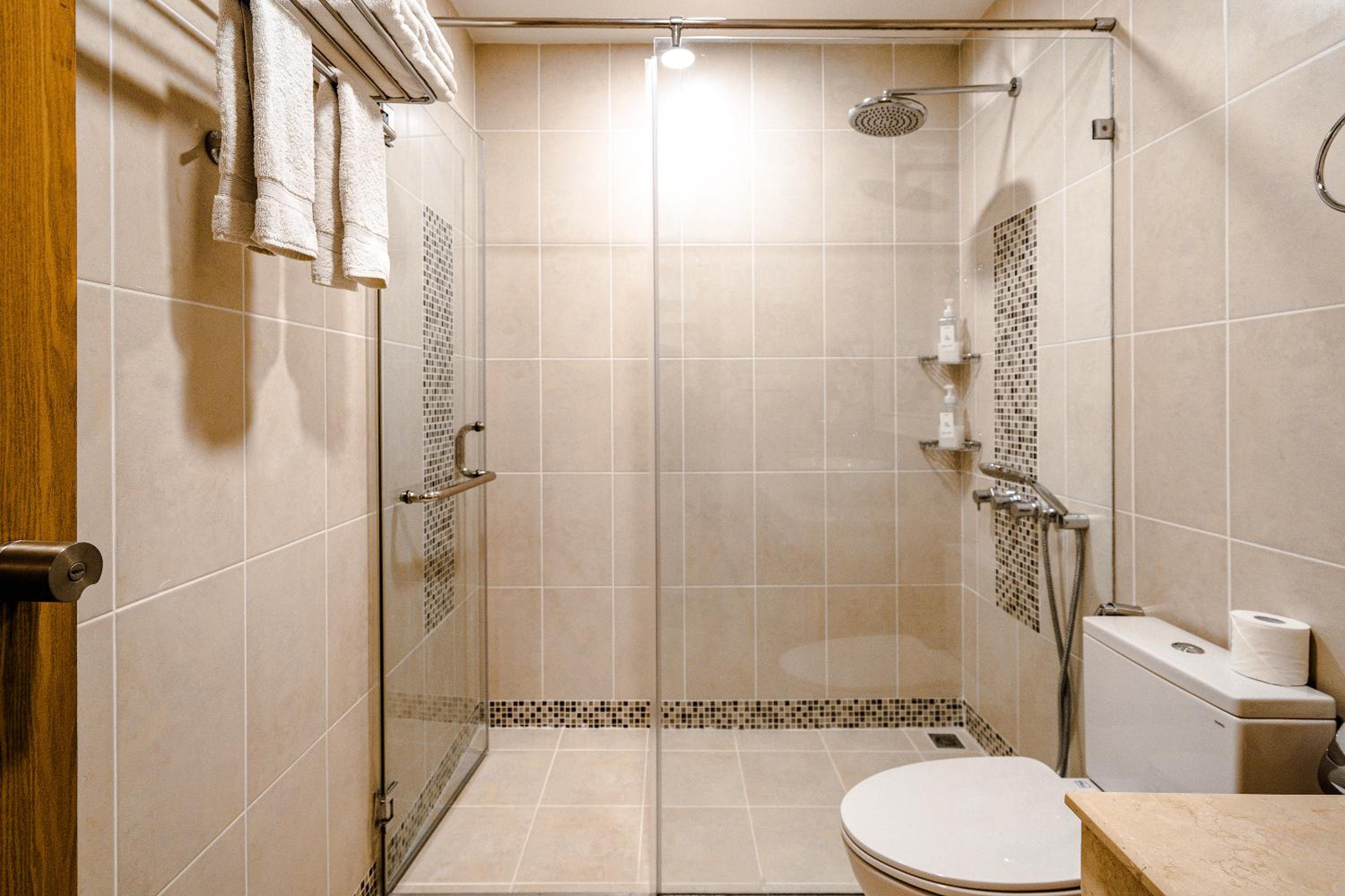 WECOZY Pacific - Spacious Apartment, Train Station Side