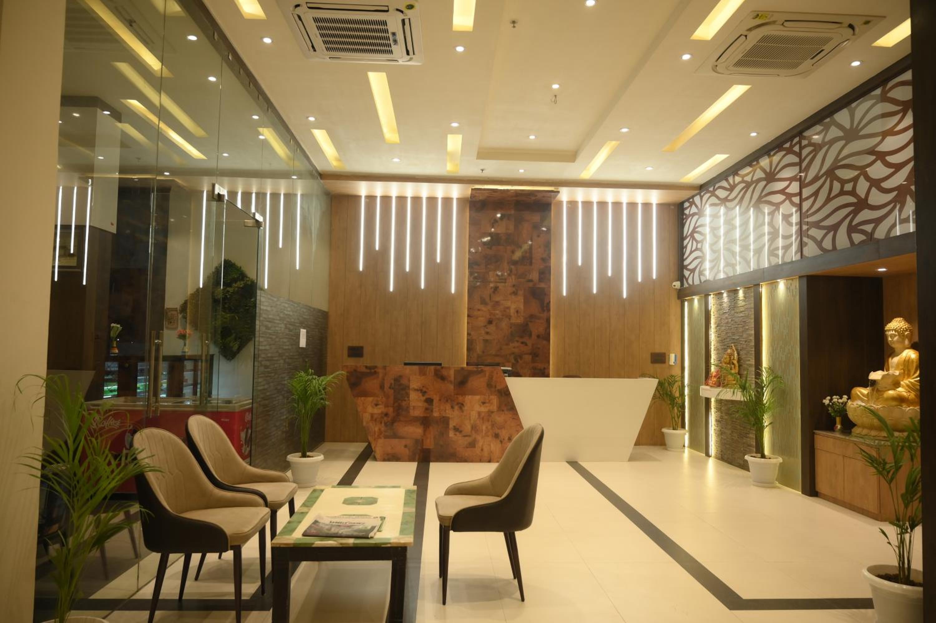 Lobby & Reception