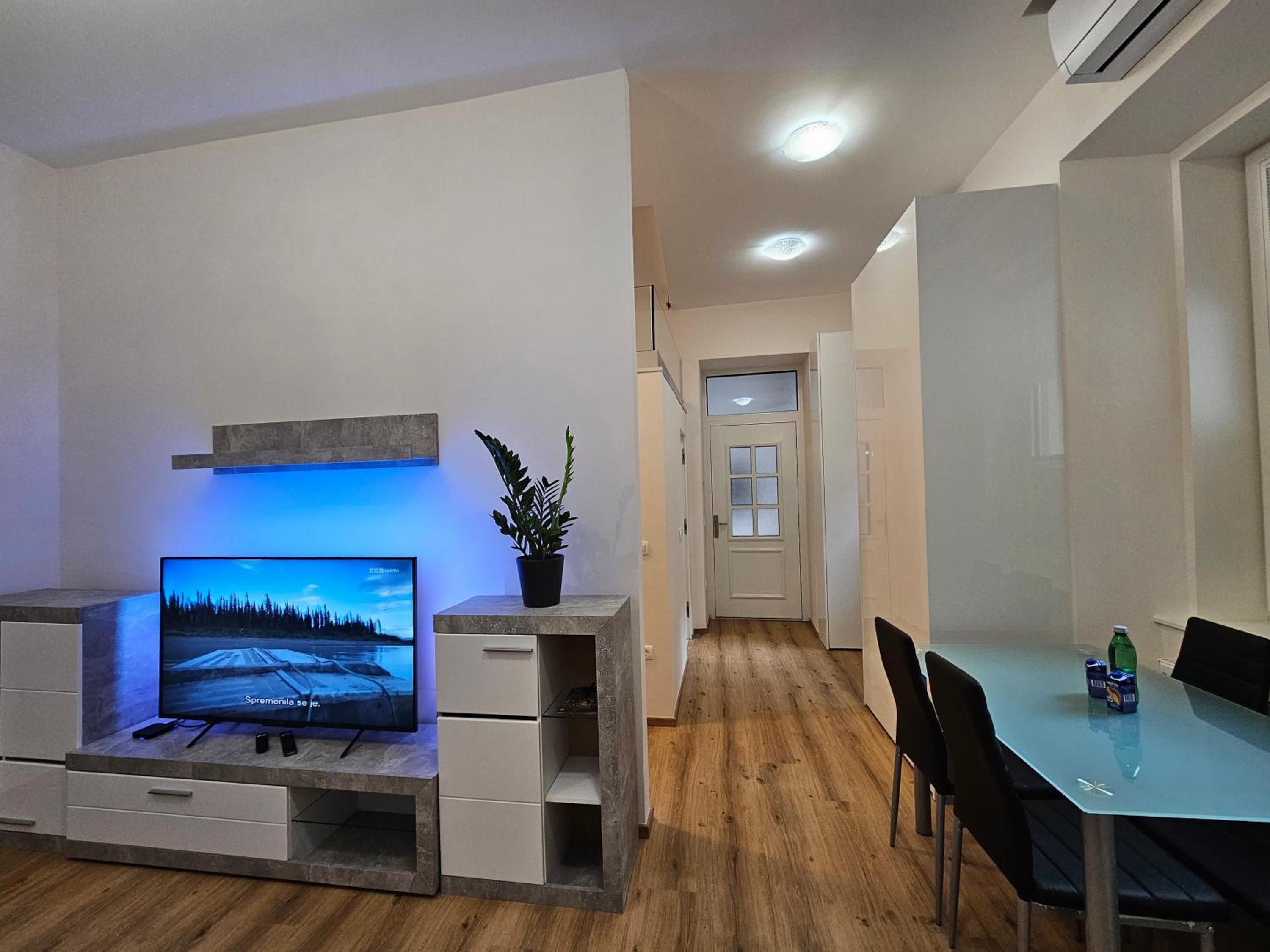 Studio Apartment Sviti TourAs by Town Hall view 4