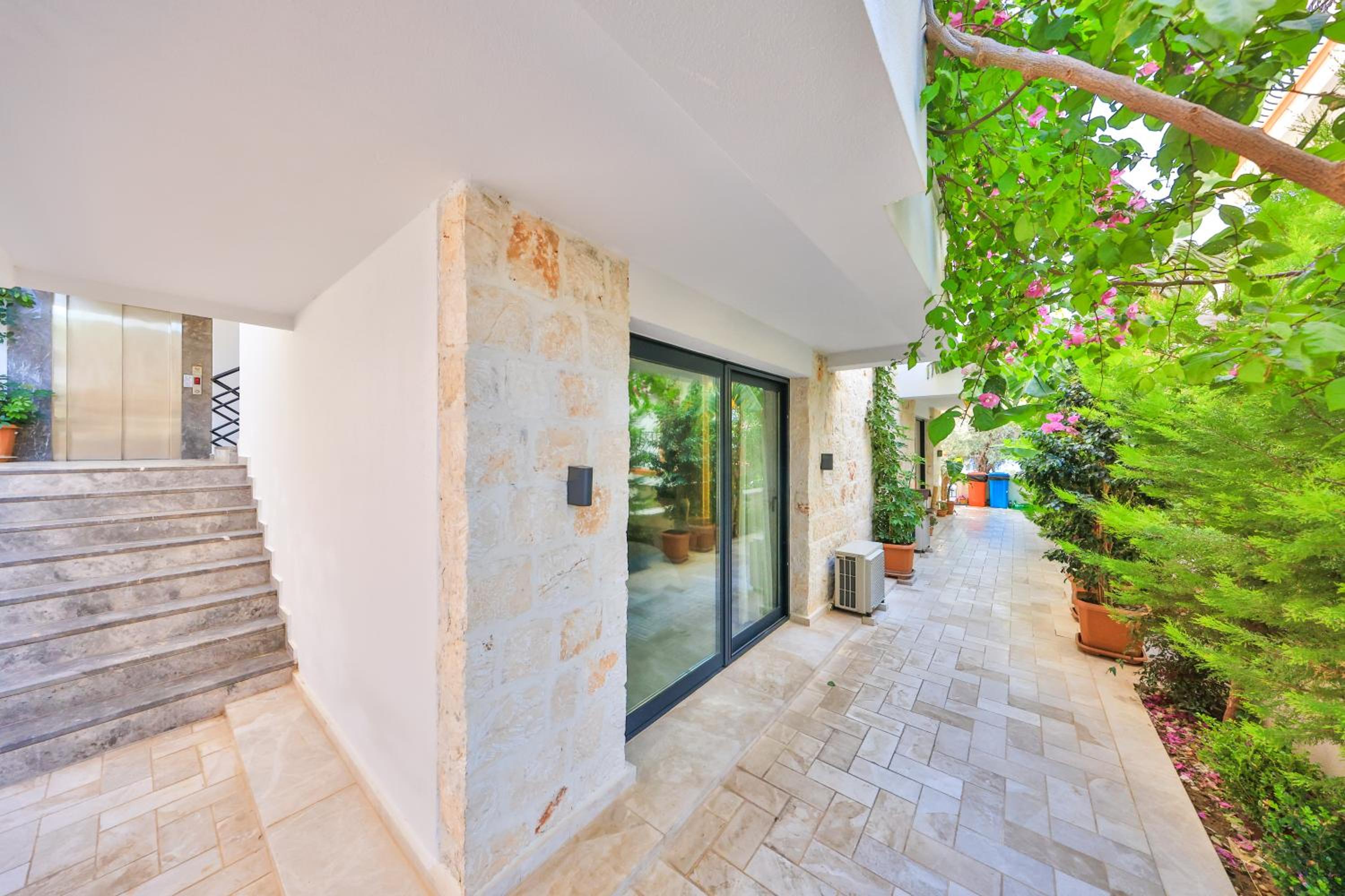 Sole Süitler - Image 51