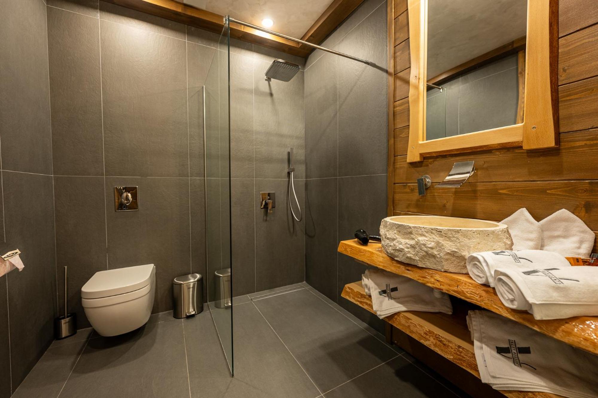 V Chalet Residence