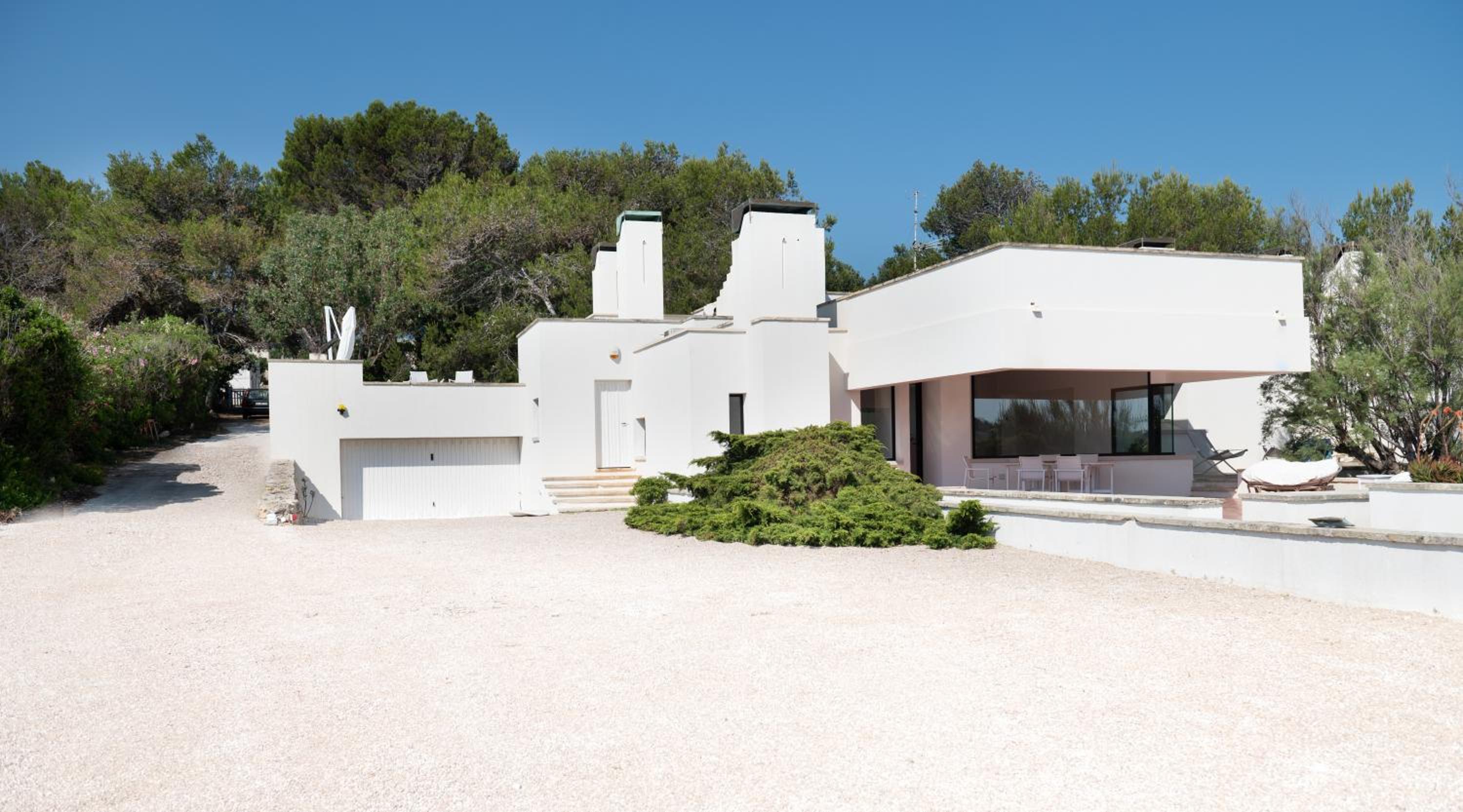 The White Salmon, a dream of architecture 30 steps from the sea view 2