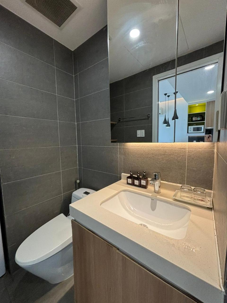 Căn hộ dịch vụ Republic Plaza,tân bình, miễn phí hồ bơi, phòng gym, đầy đủ tiện nghi, wifi tốc độ cao