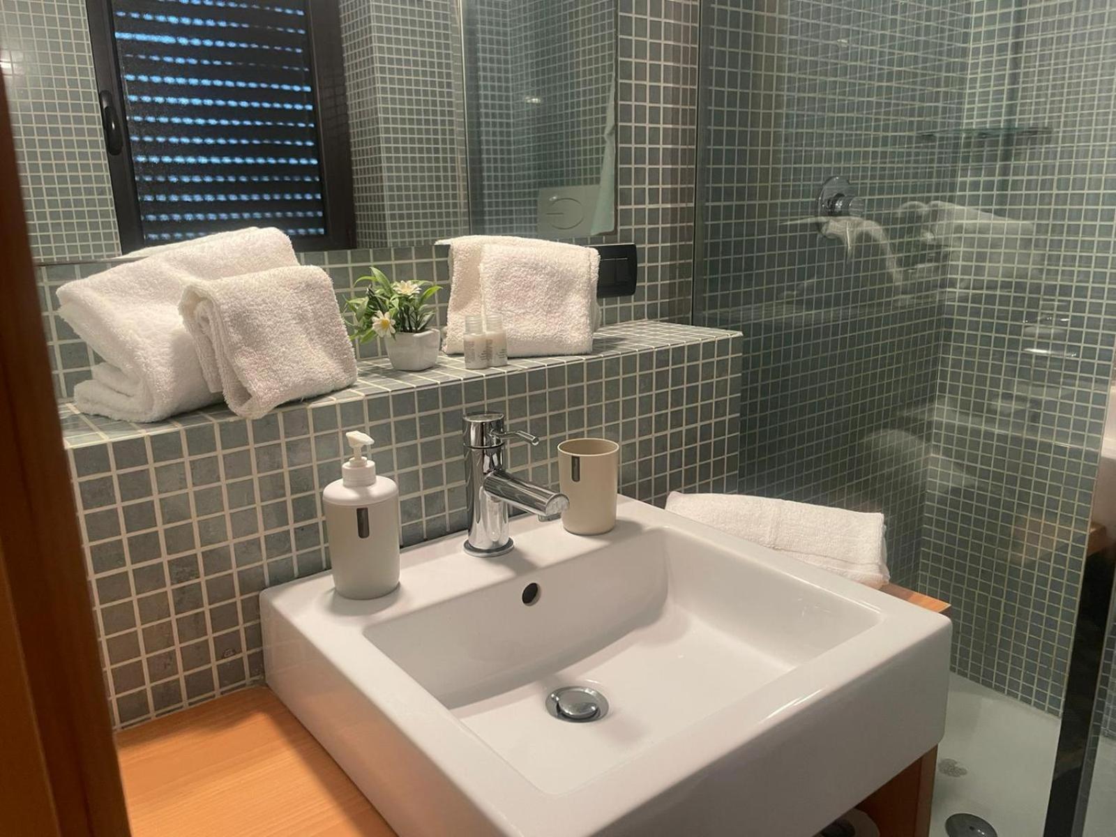 Garibaldi en Trapani — bathroom