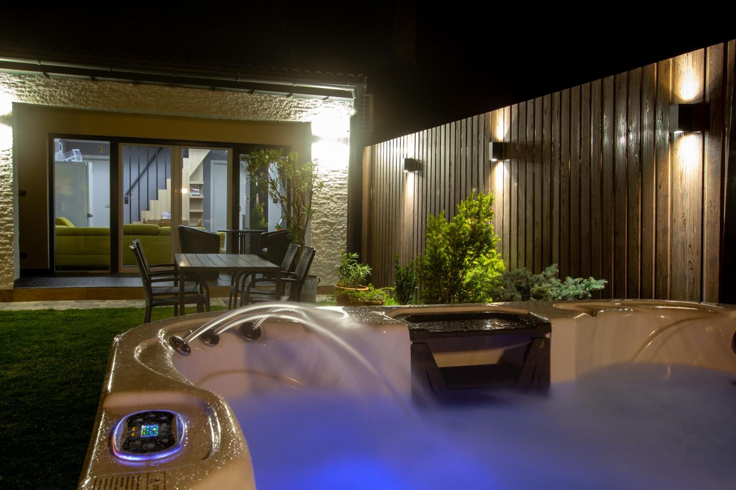 Victoria Suites