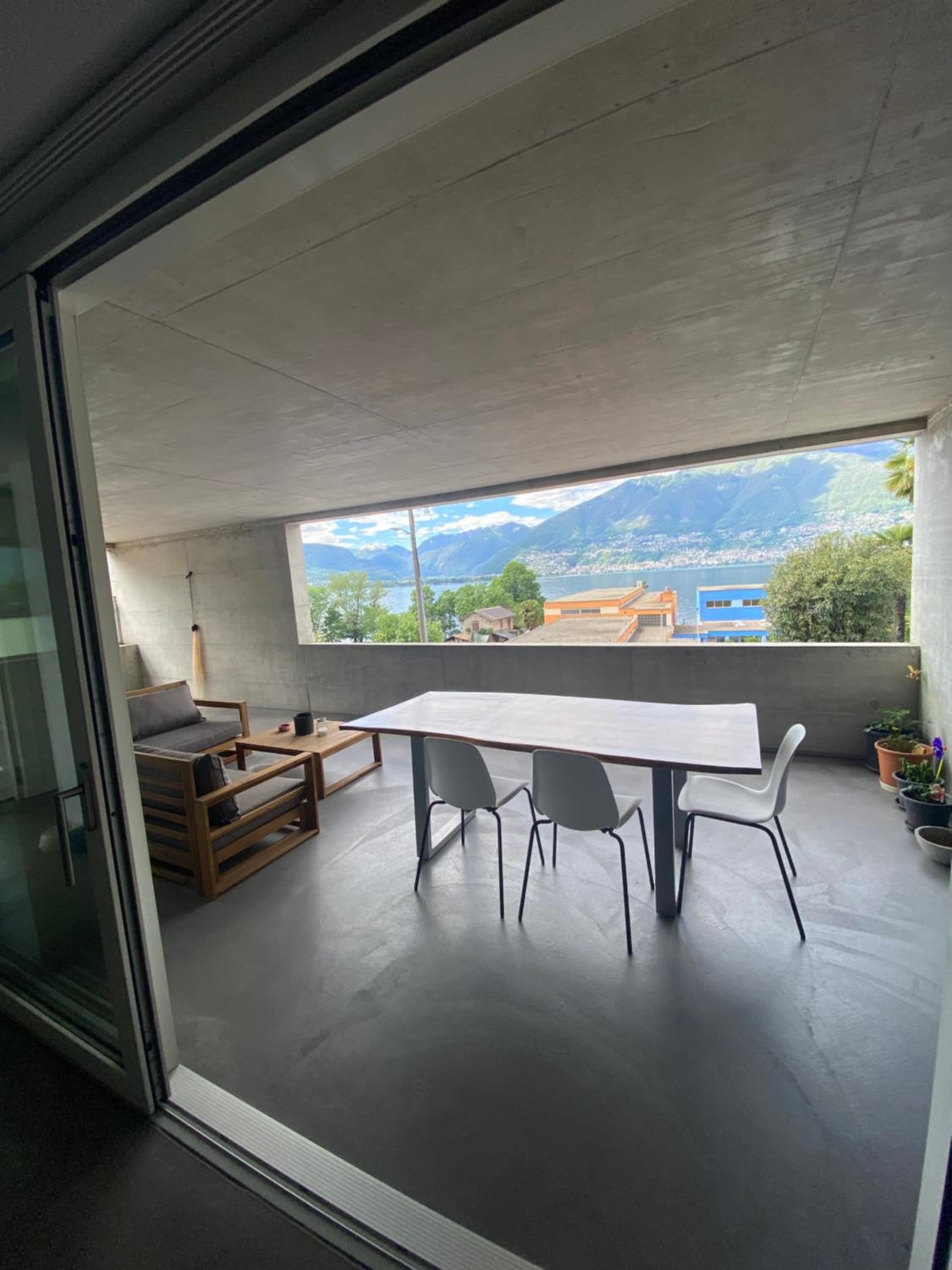 Appartamento con terrazza spaziosa vista lago Relax & Comfort