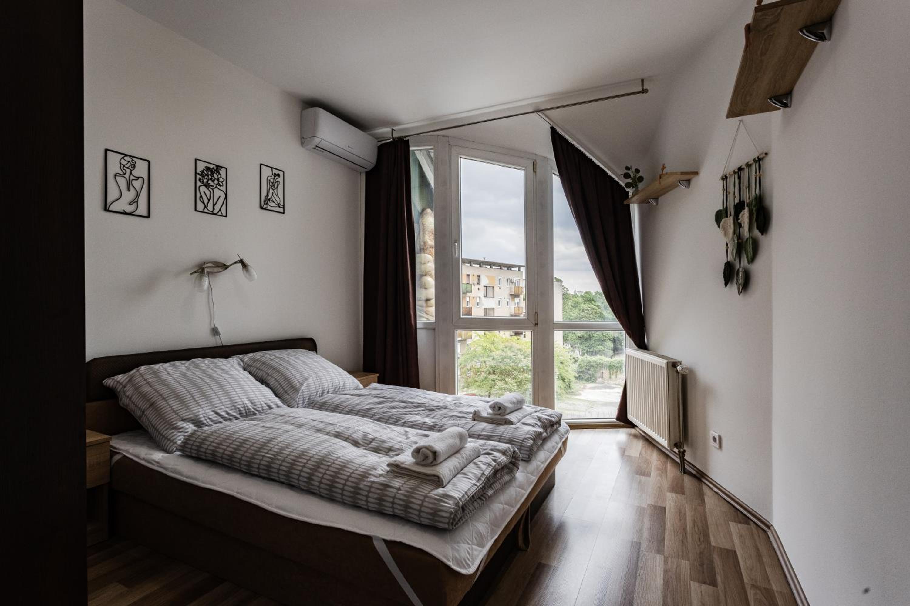 Six Corners Bright Corner Comfortable City Apartment view 4