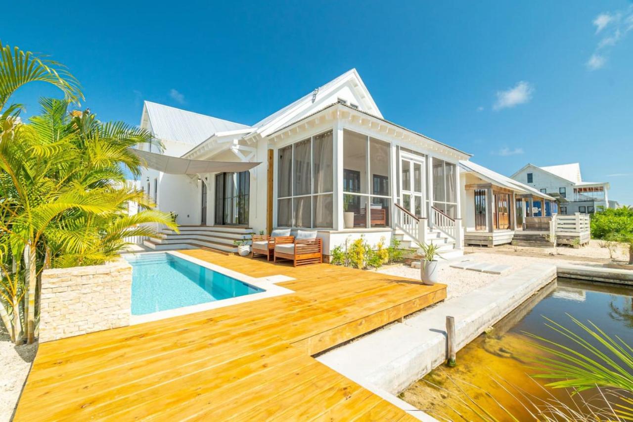 Java Villa Paradise and Mistico Beach Club plus Boat Shuttle